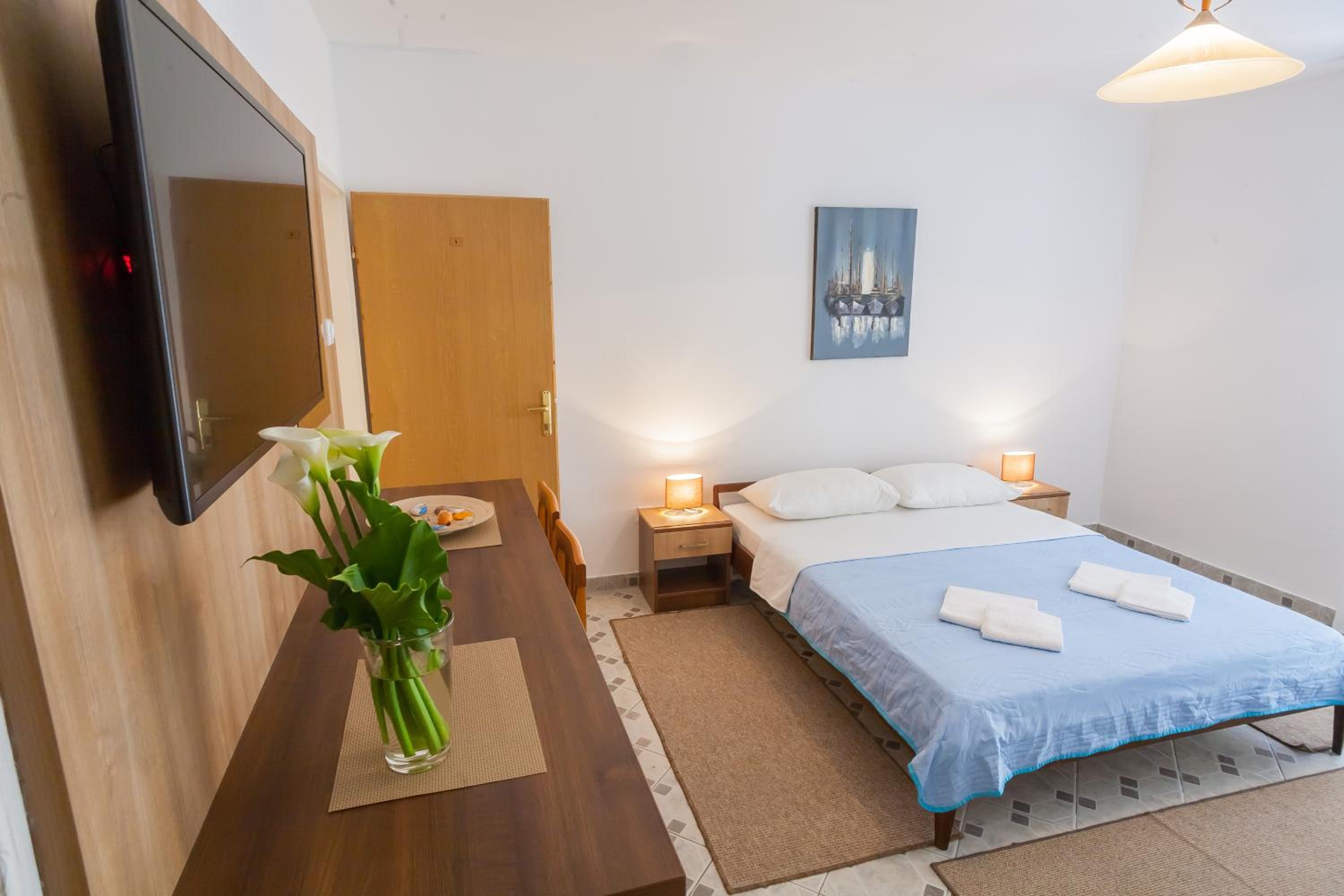 Triple Room with Terrace and Garden View photo 2