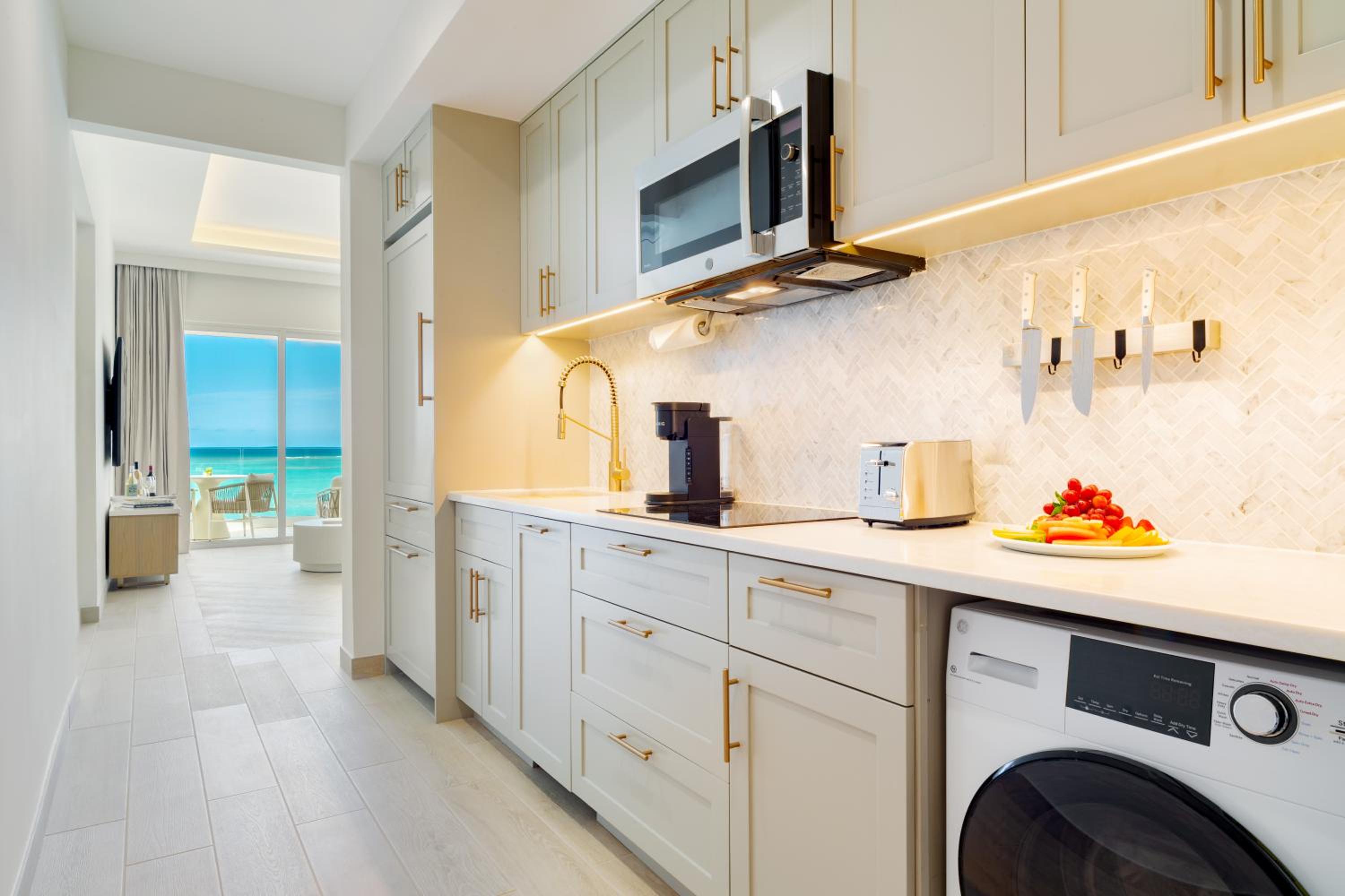 2 Bdrm Beachfront Jr Suite