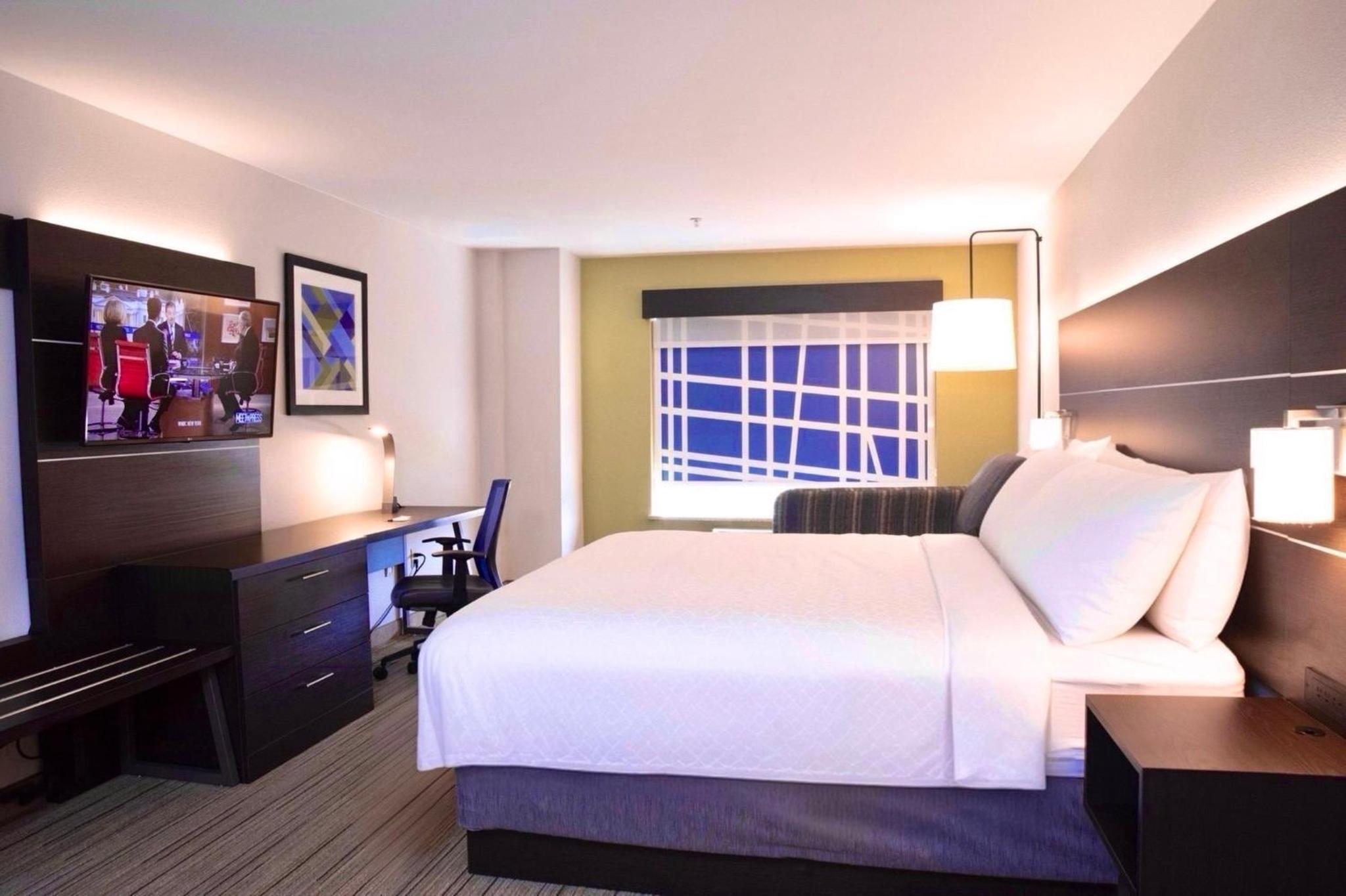 Standard King Room - Photo 5