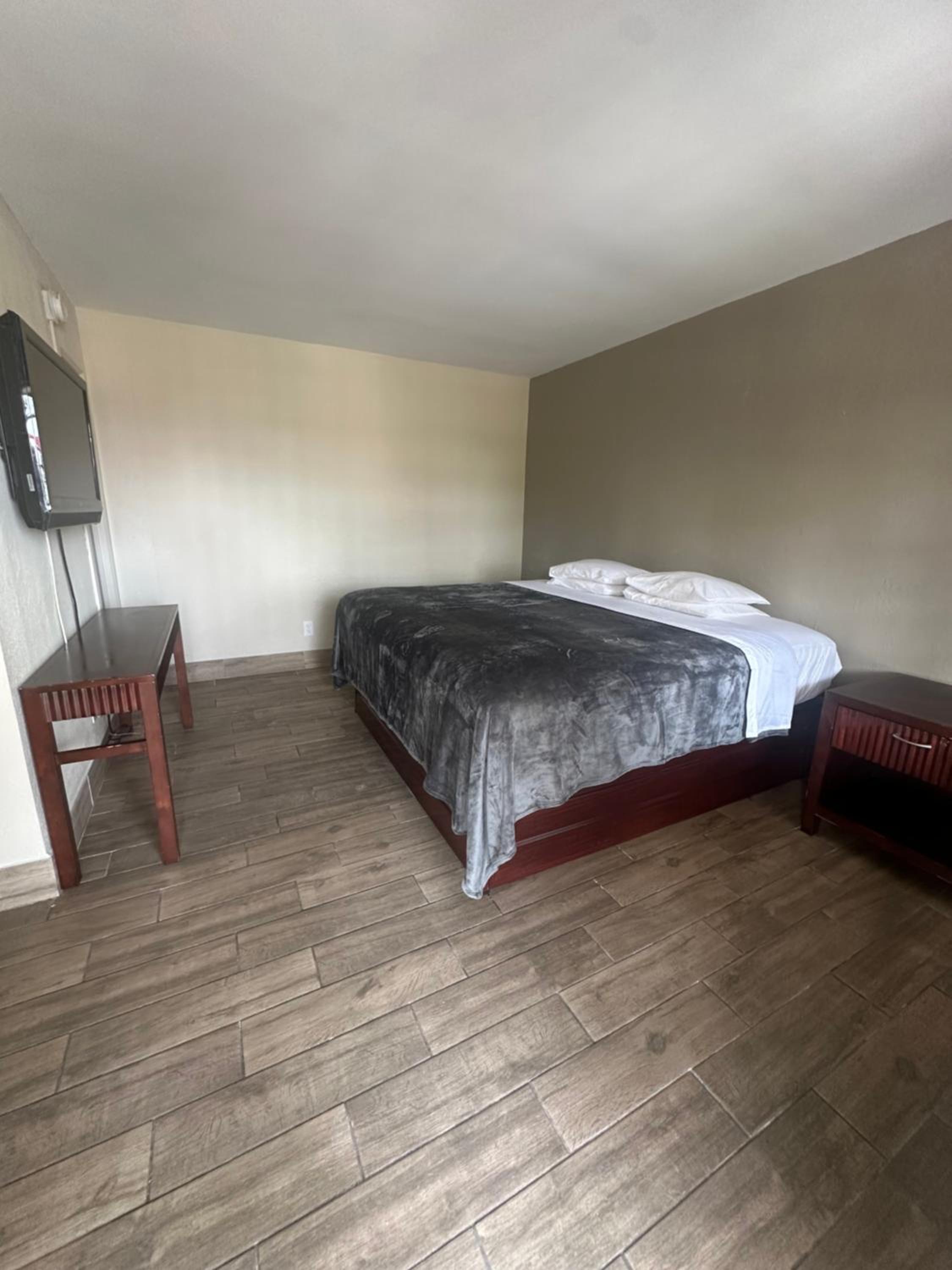 Deluxe King Room photo 1