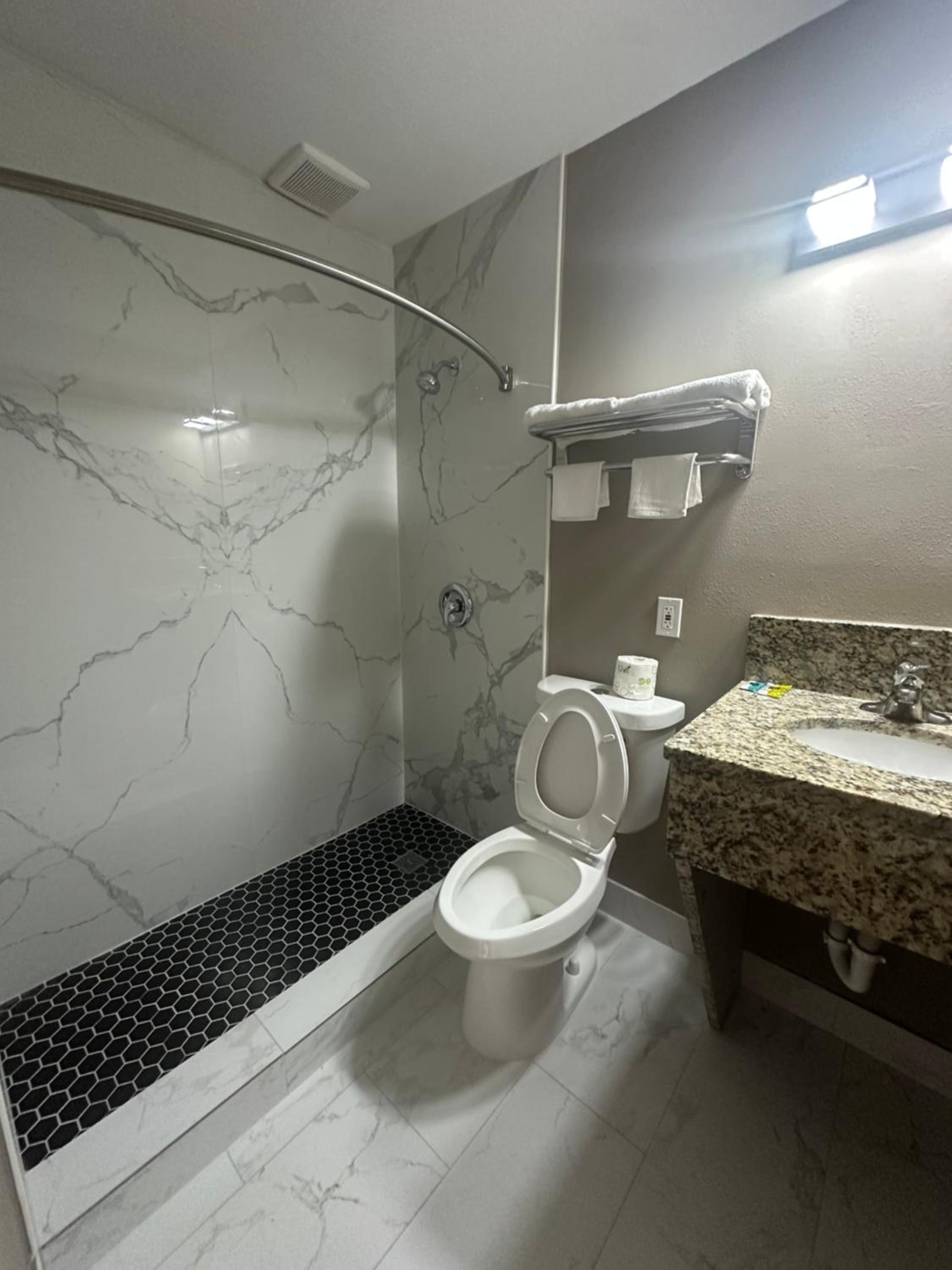Deluxe King Room photo 2