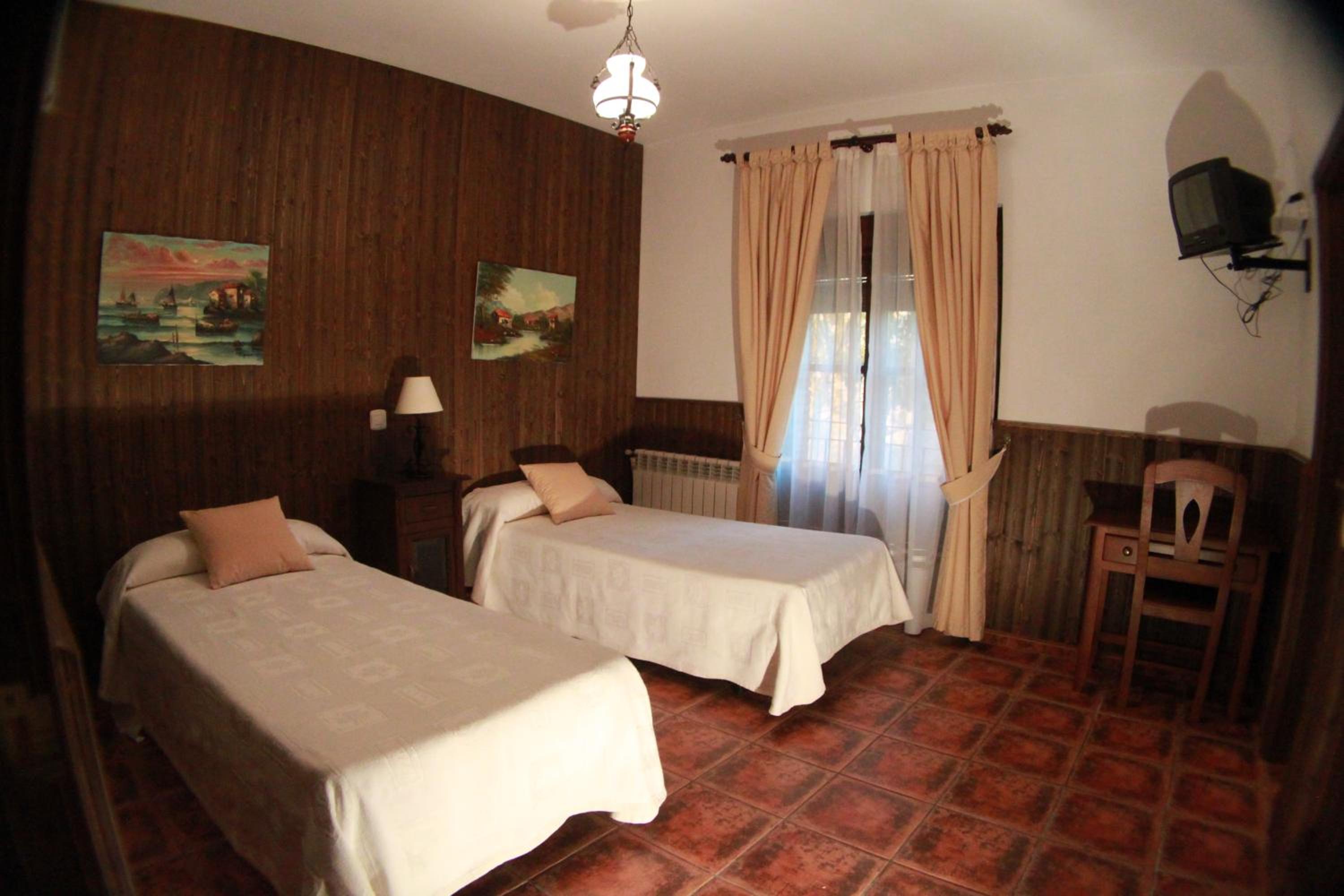 Economy Double Room photo 2