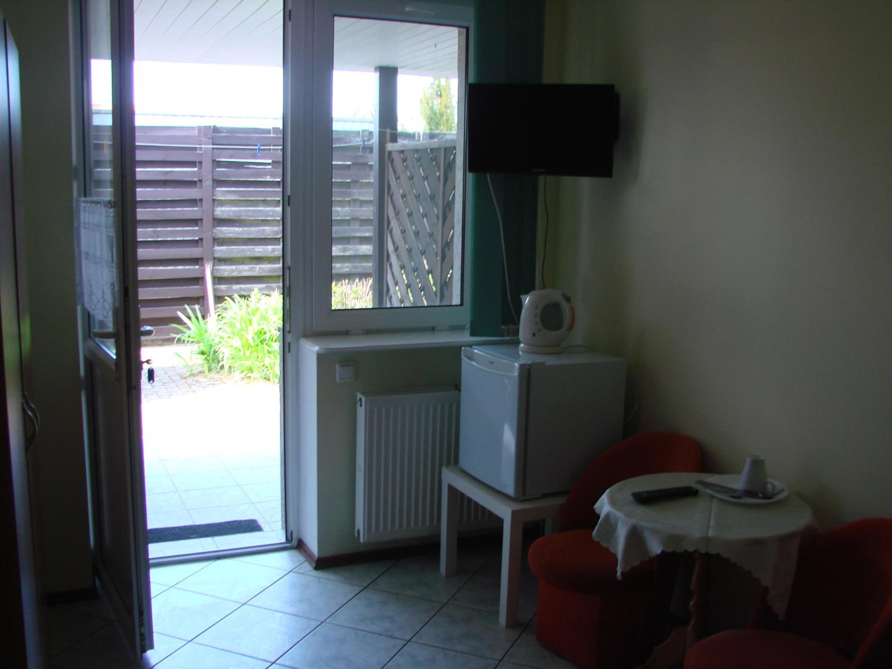 Budget Double Room with Terrace - Photo 11