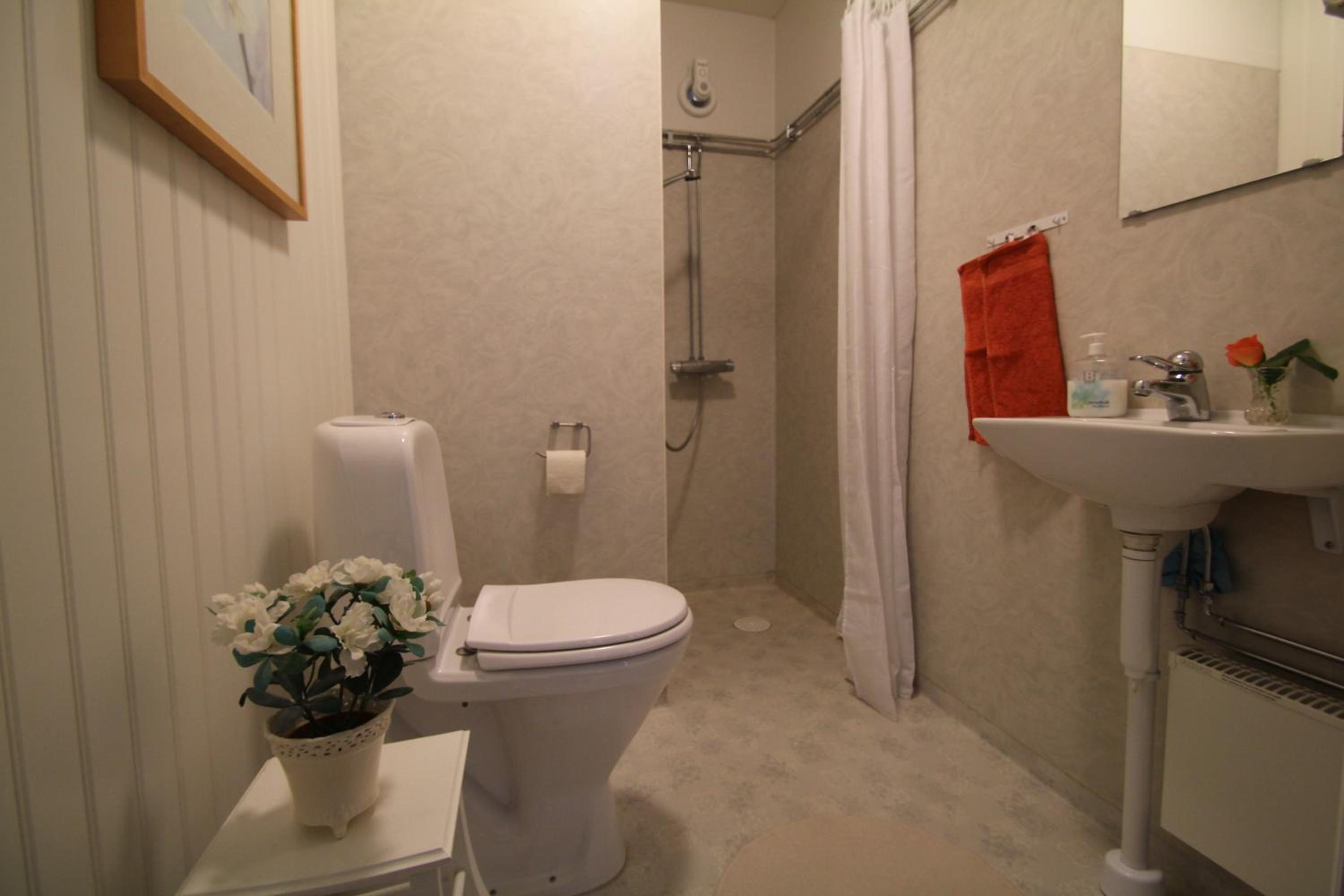 Twin Room With Private Bathroom photo 2