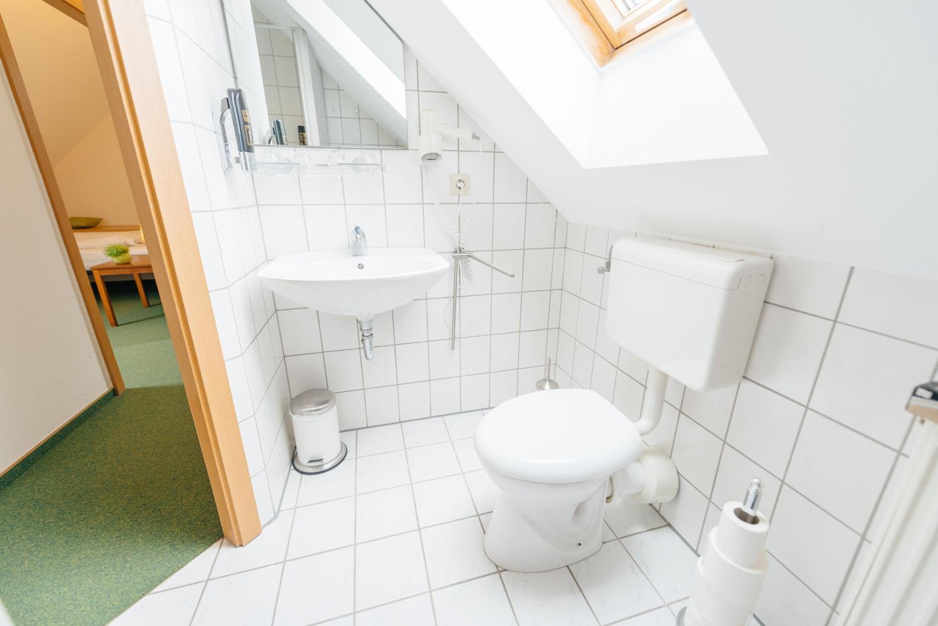 5-Bed Room - Photo 14