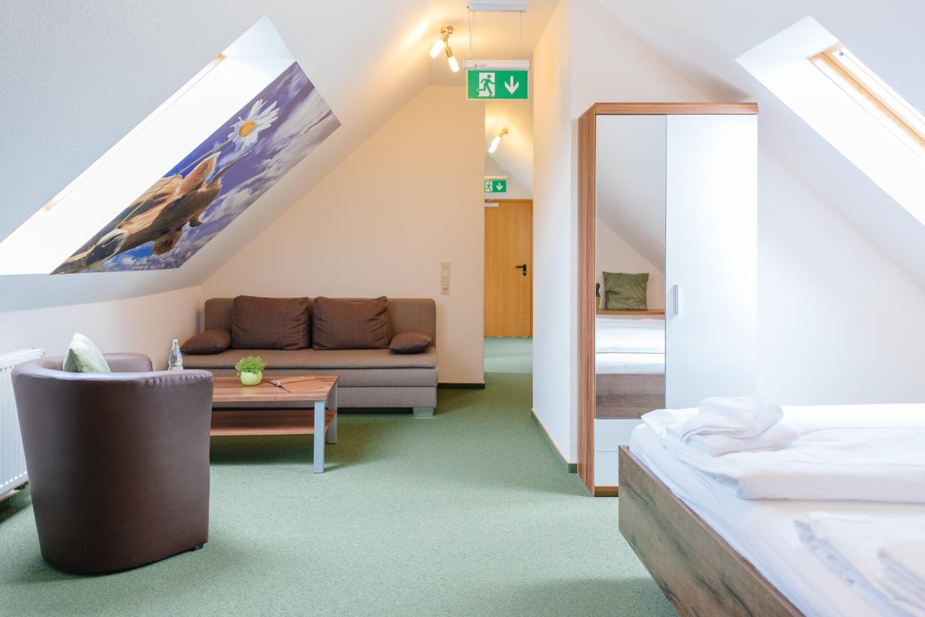 5-Bed Room - Photo 5