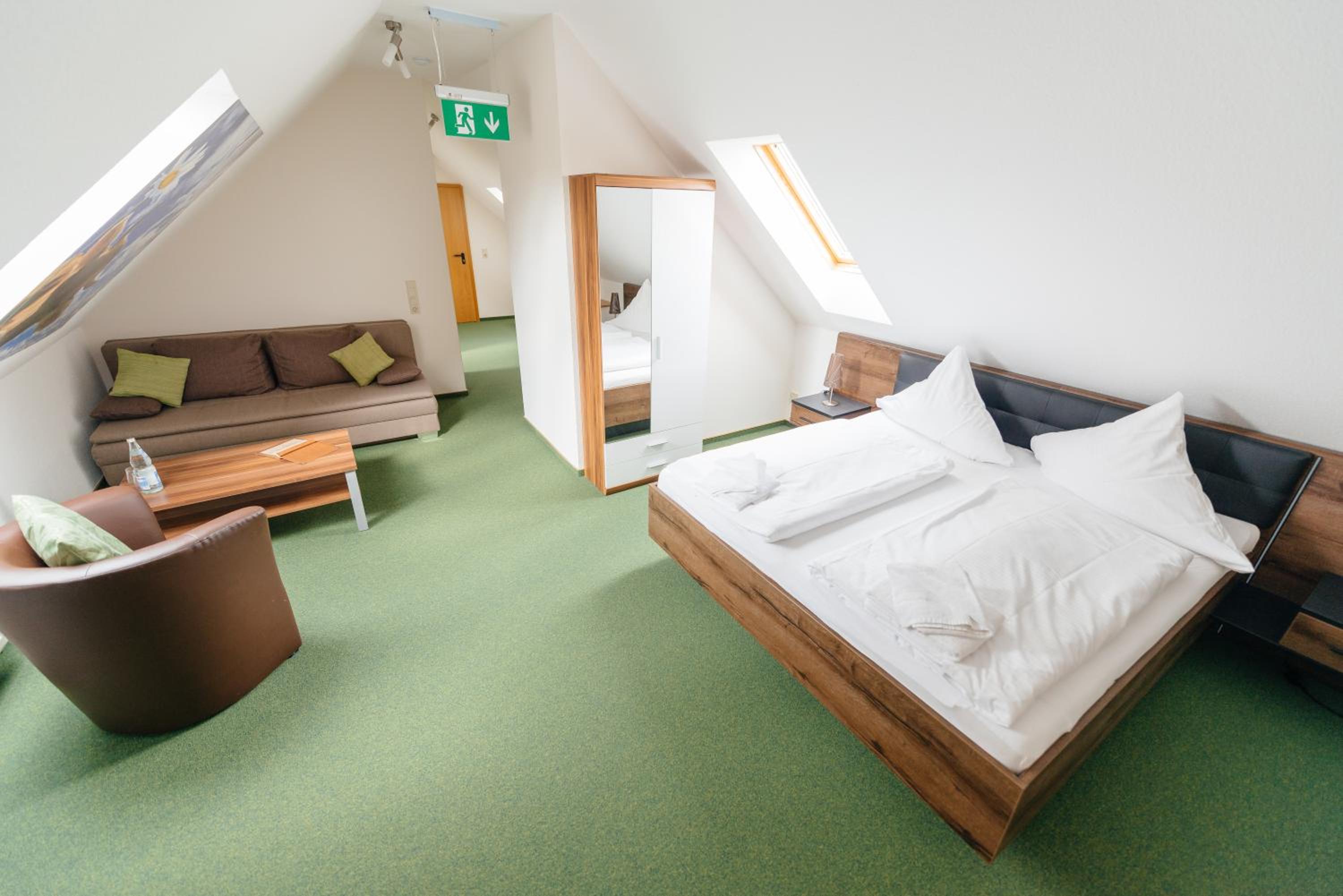 5-Bed Room - Photo 13