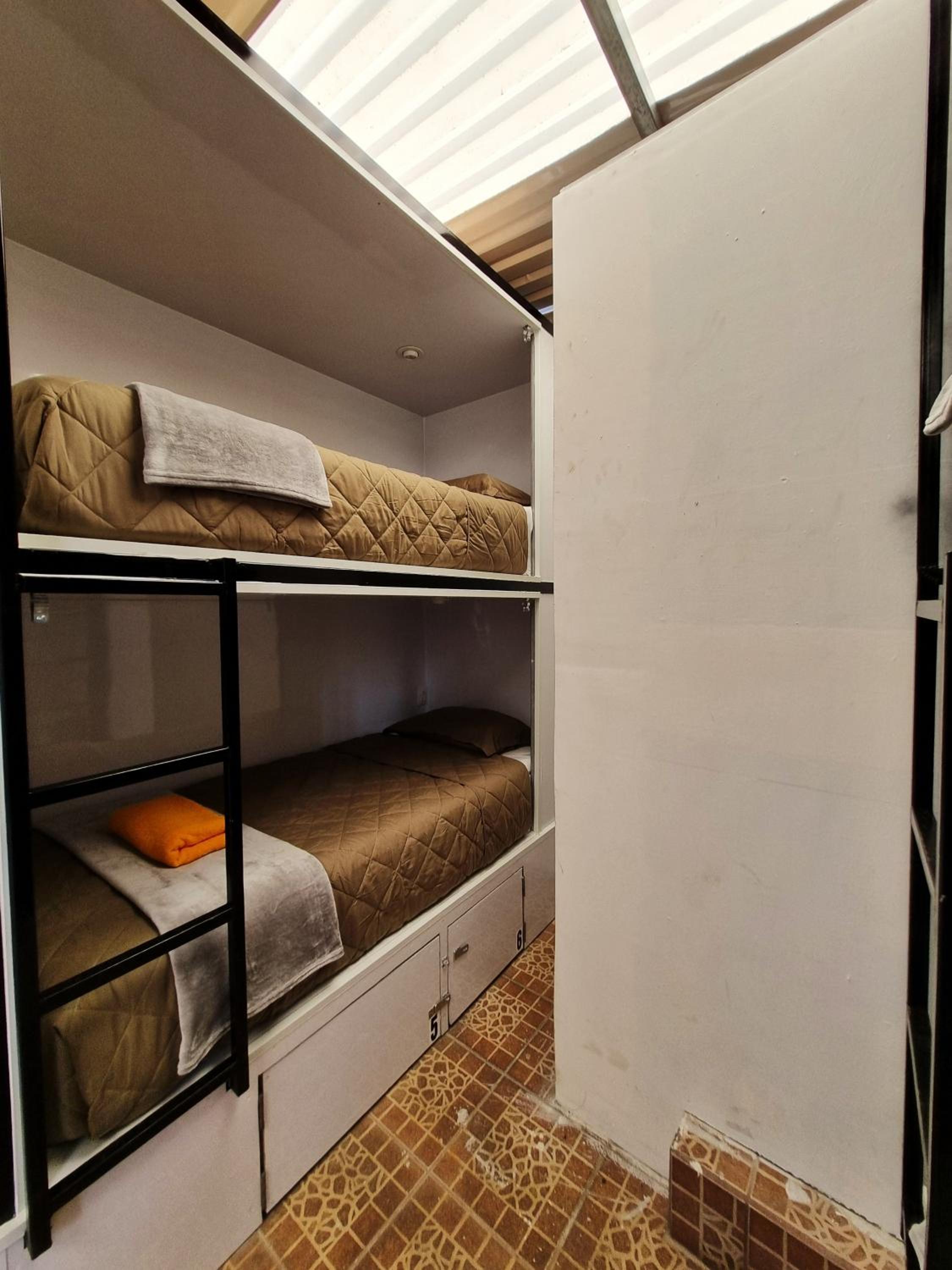 Bed in 8-Bed Mixed Dormitory Room photo 3
