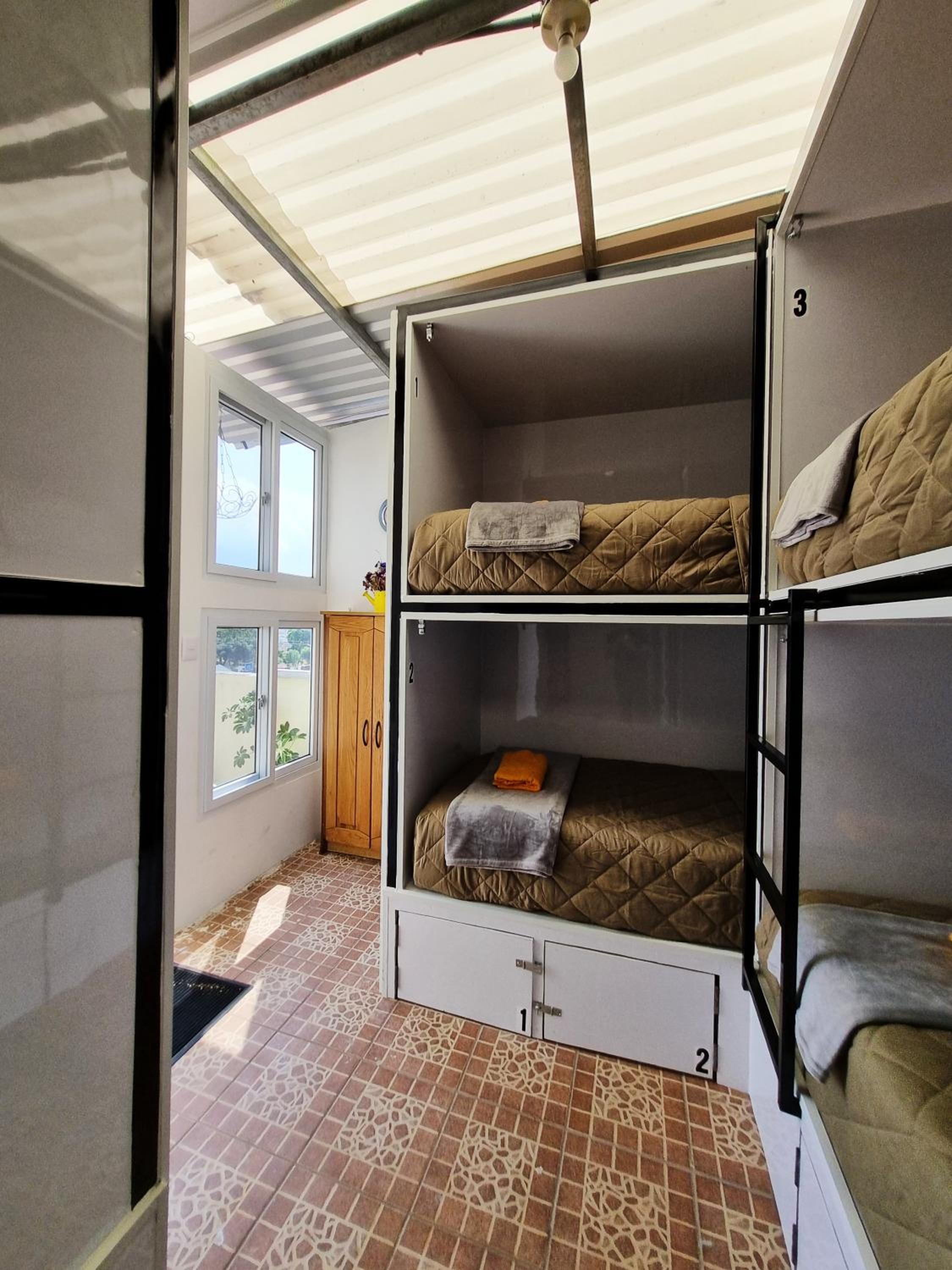Bed in 8-Bed Mixed Dormitory Room photo 1