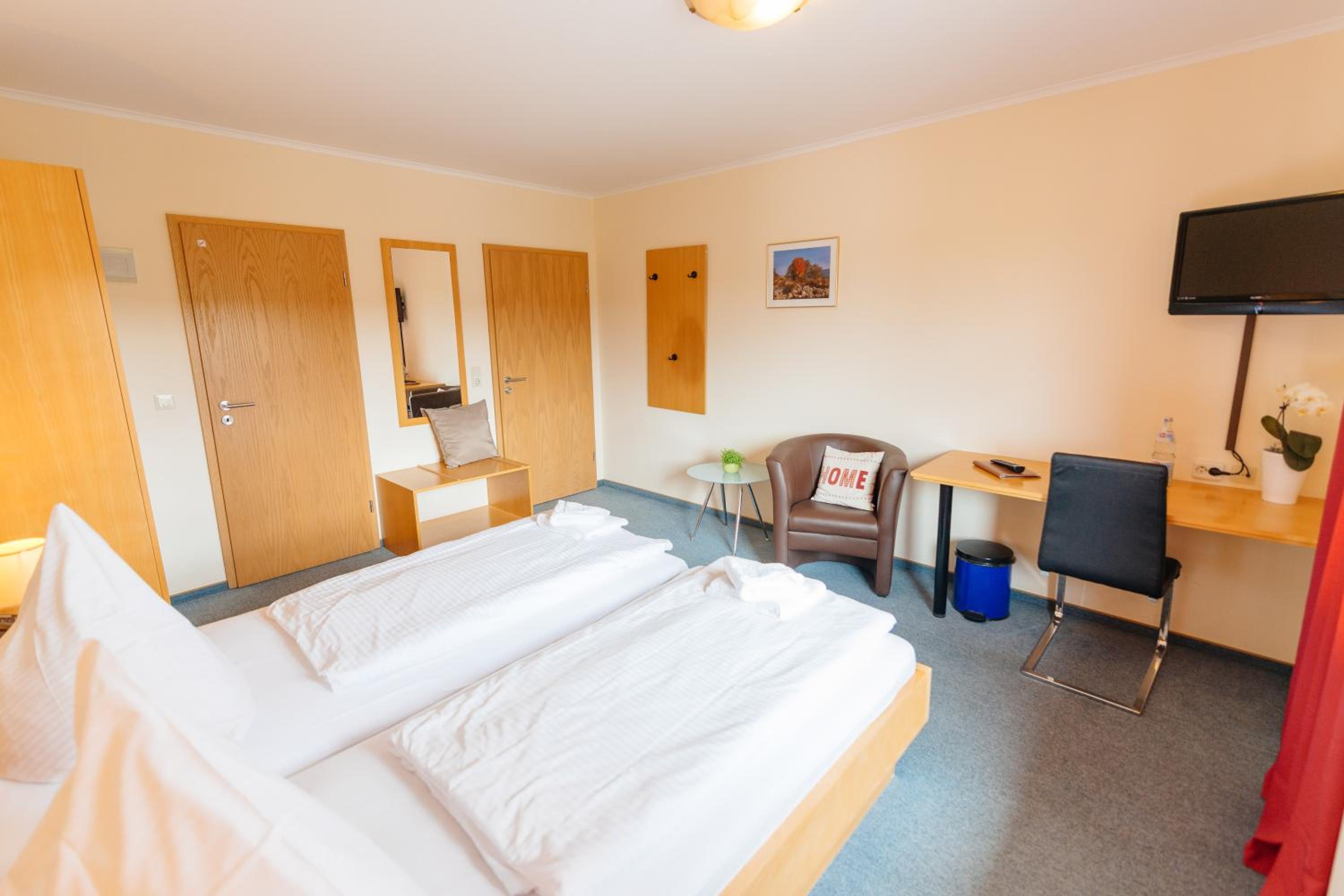 Standard Double Room - Photo 10