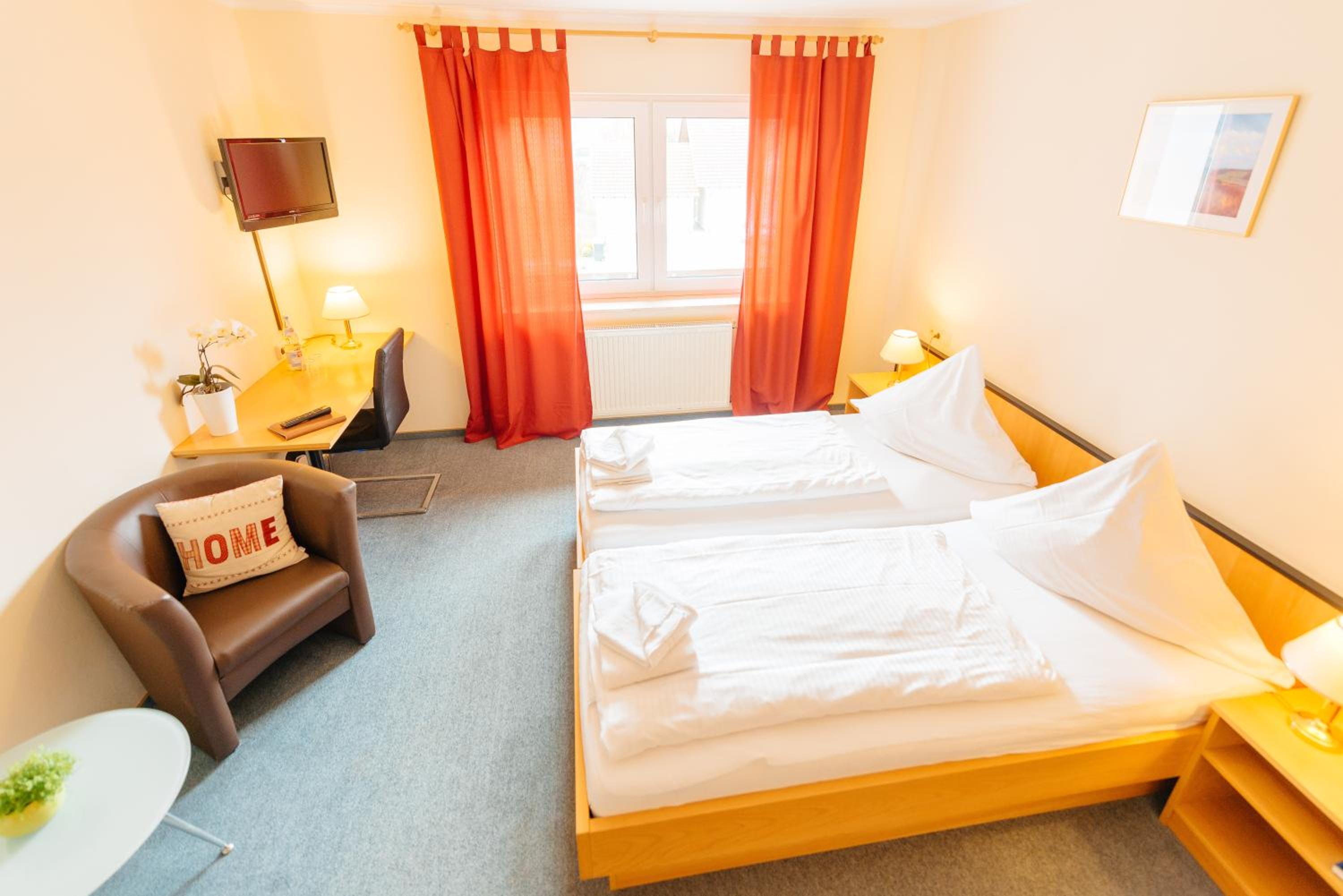 Standard Double Room - Photo 12