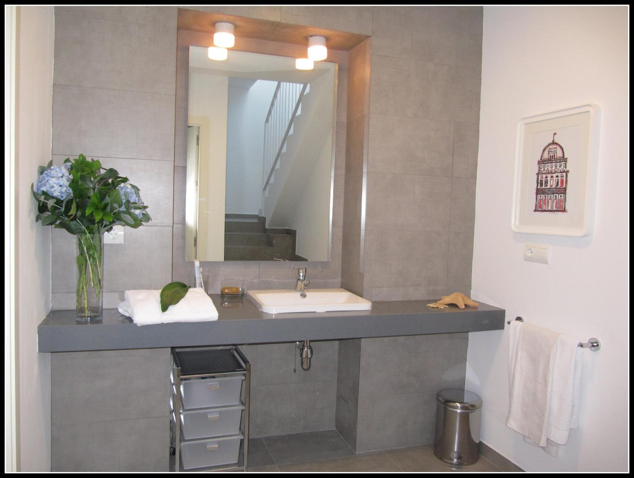 Two-Bedroom Apartment (4-5 Adults) - Photo 11