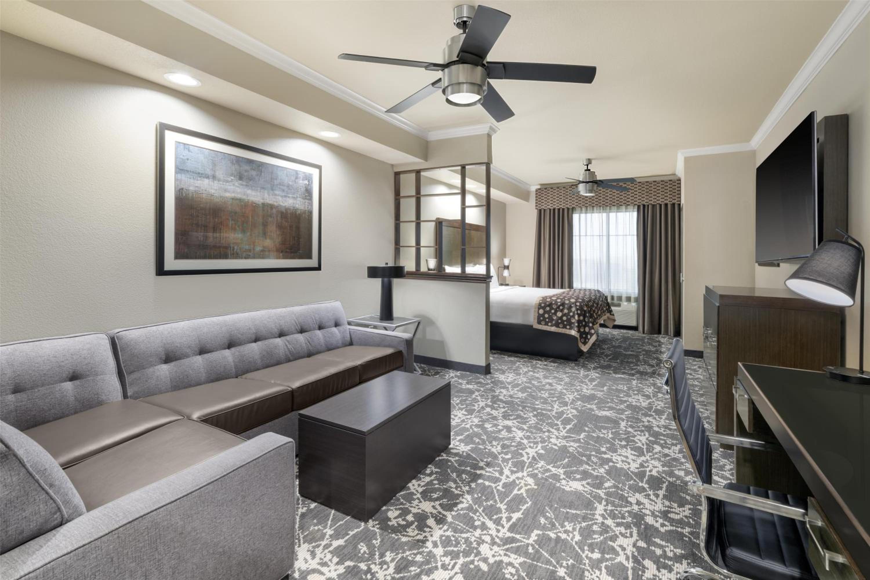 King Room with Walk-In Shower and Sofa Bed - Disability Access/Non-Smoking - Photo 1