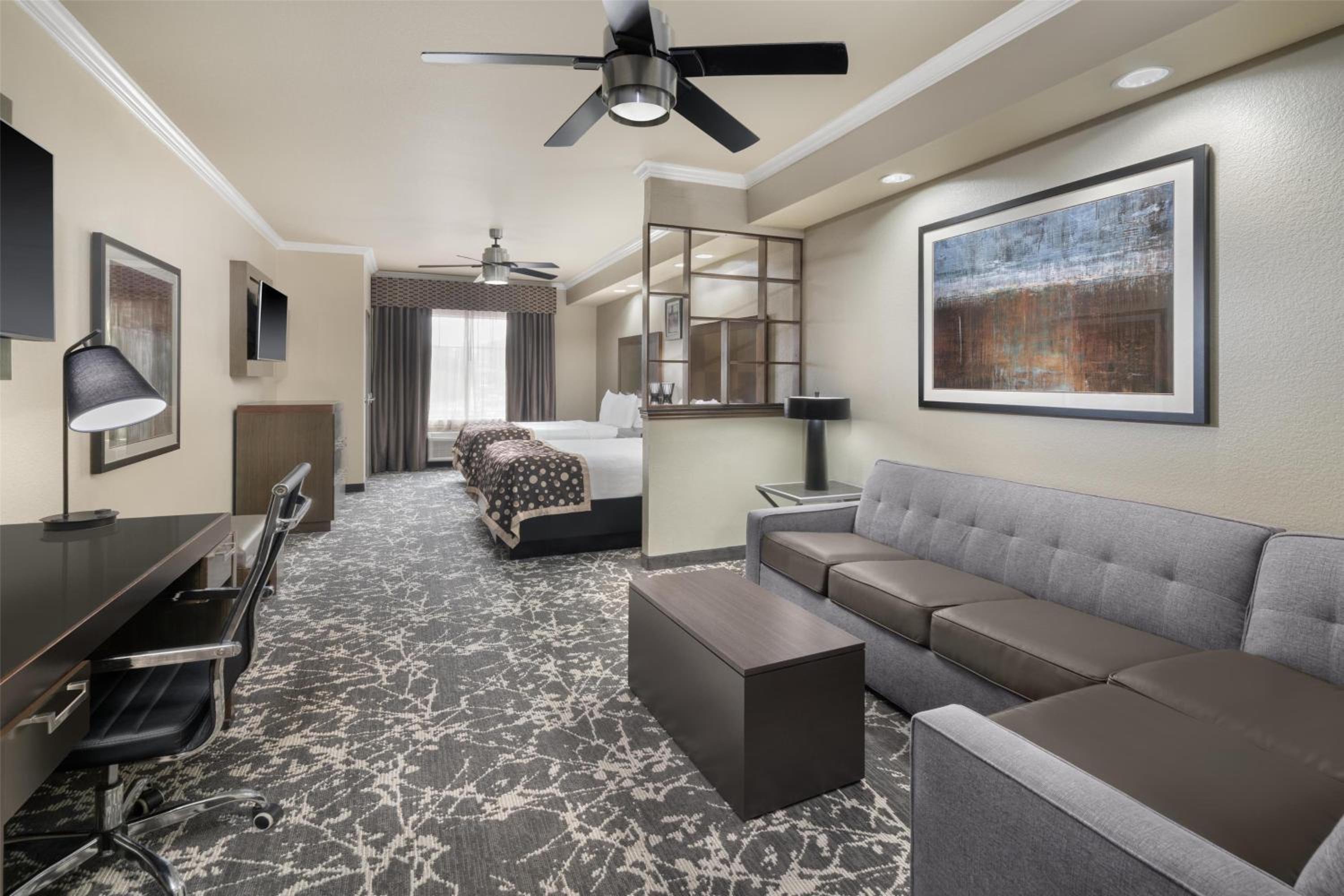 Queen Suite with Two Queen Beds, Walk-In Shower and Sofa Bed - Disability Access/Non-Smoking - Photo 1