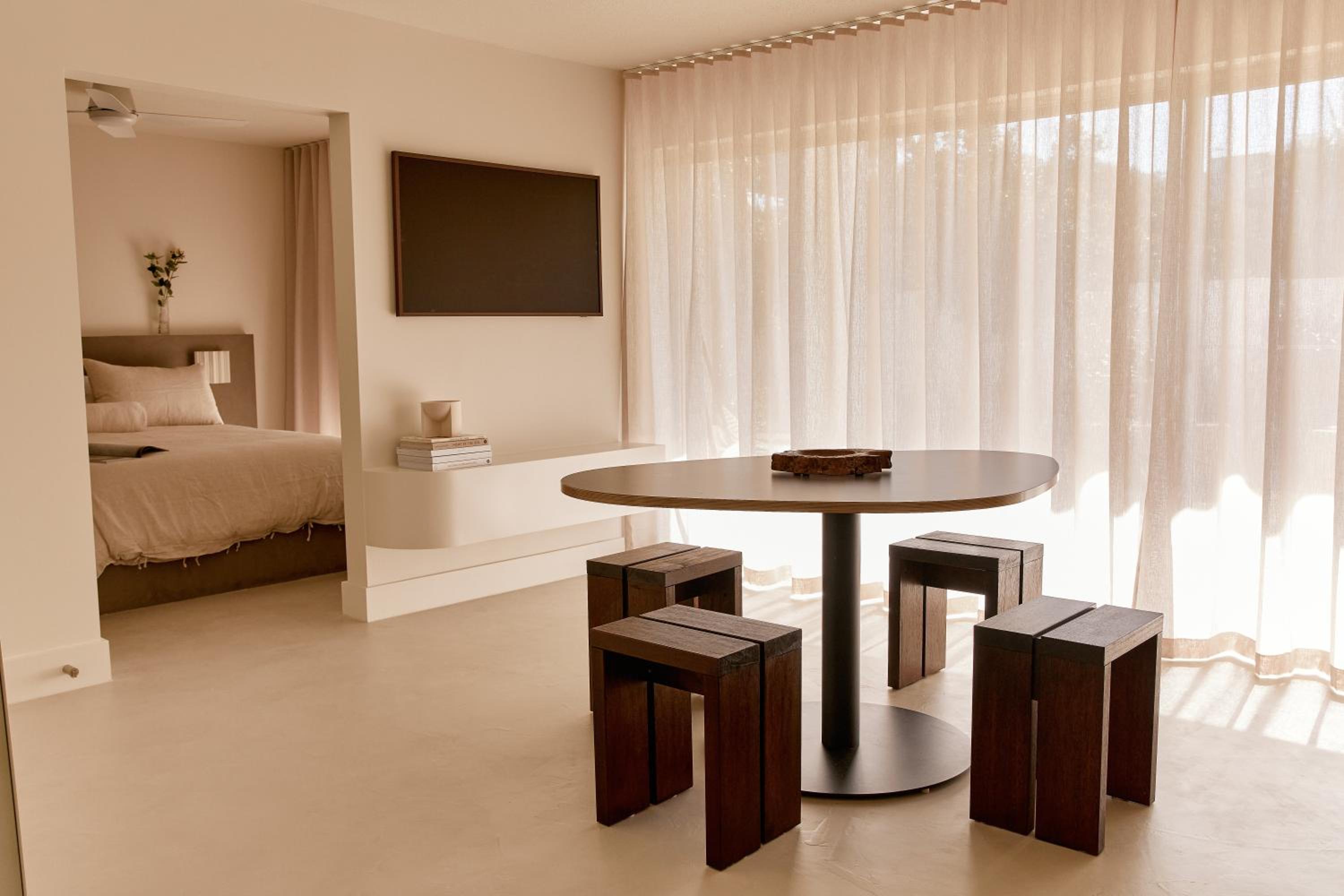 Deluxe One-Bedroom Apartment with Garden View