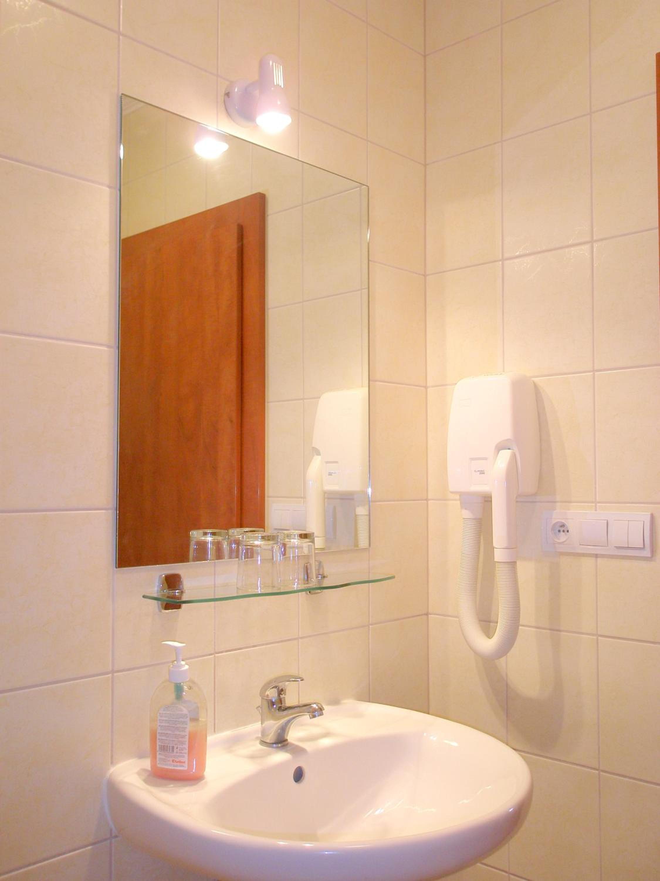 Standard Double or Twin Room - Photo 14