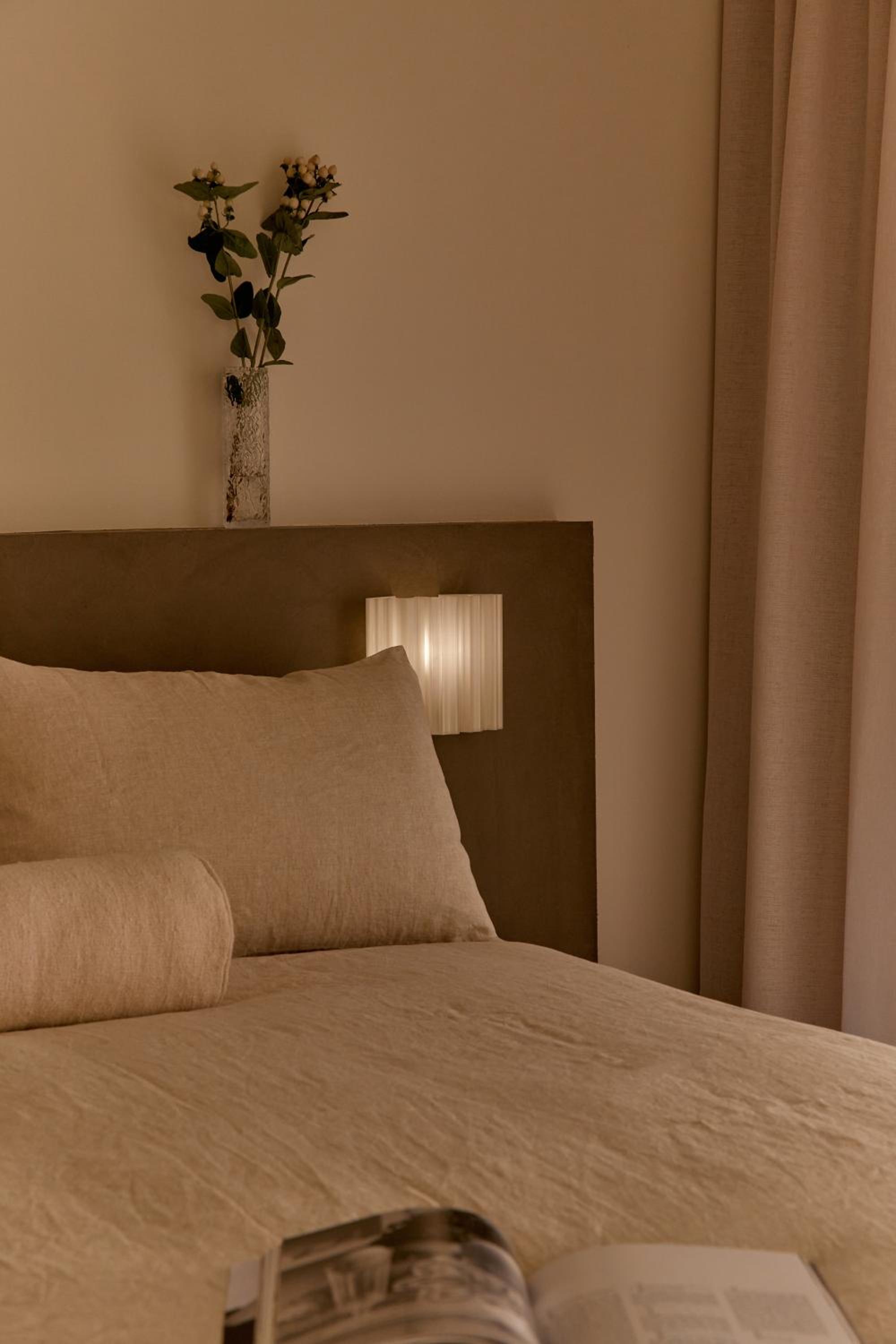 Deluxe One-Bedroom Apartment with Garden View photo 1