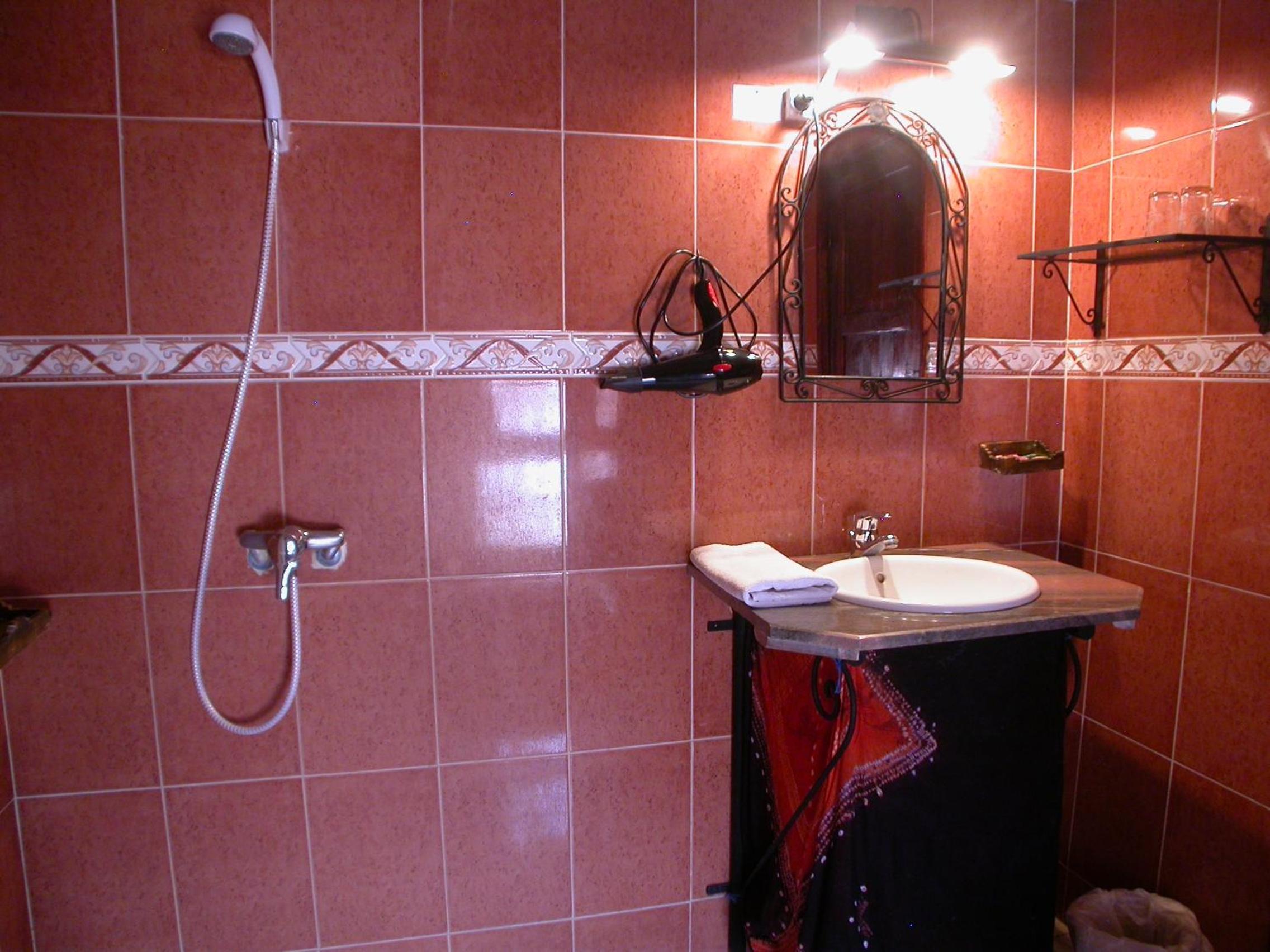Standard Triple Room - Photo 7