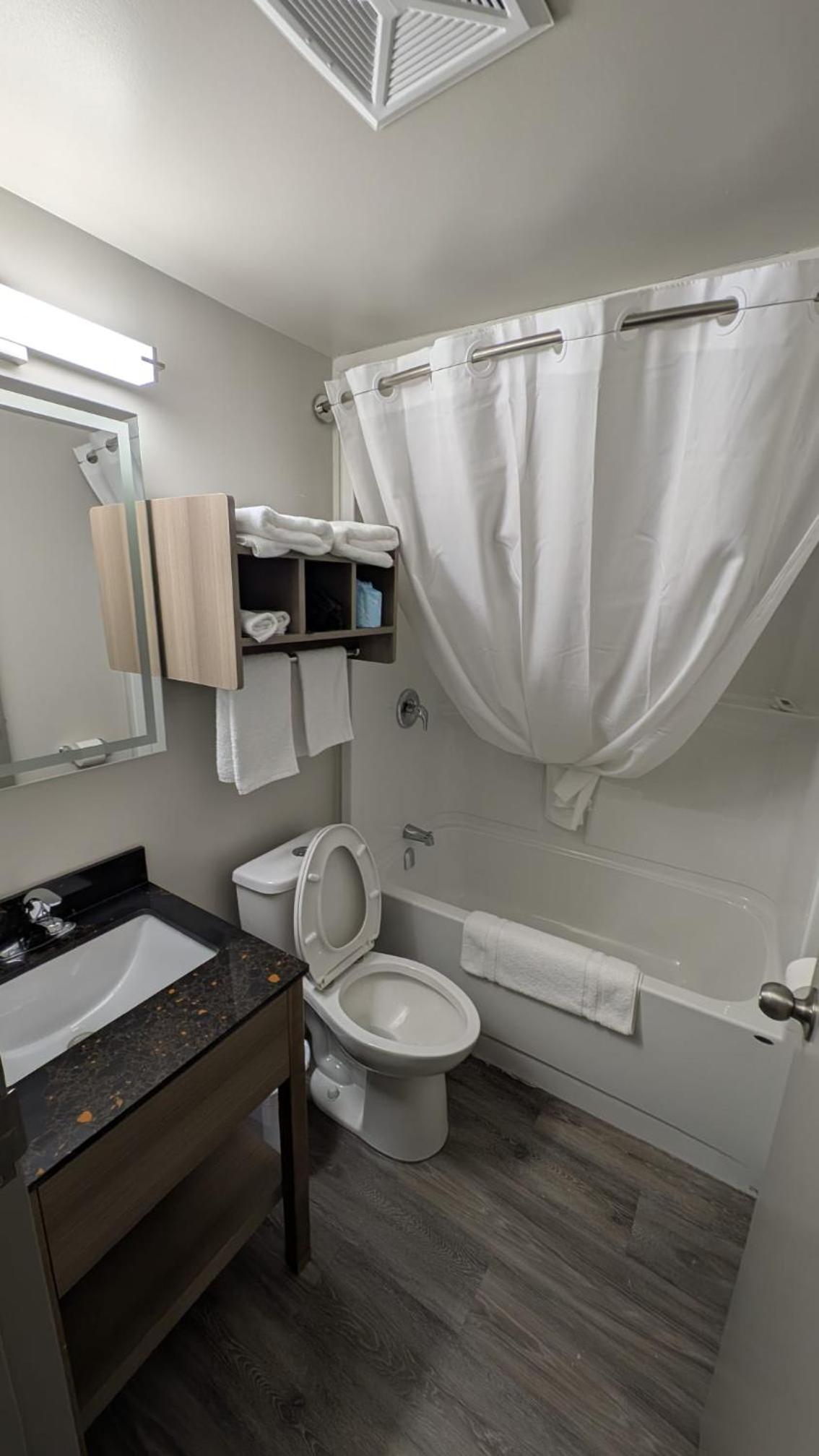 Standard Basement Room, 2 Queen Beds photo 3