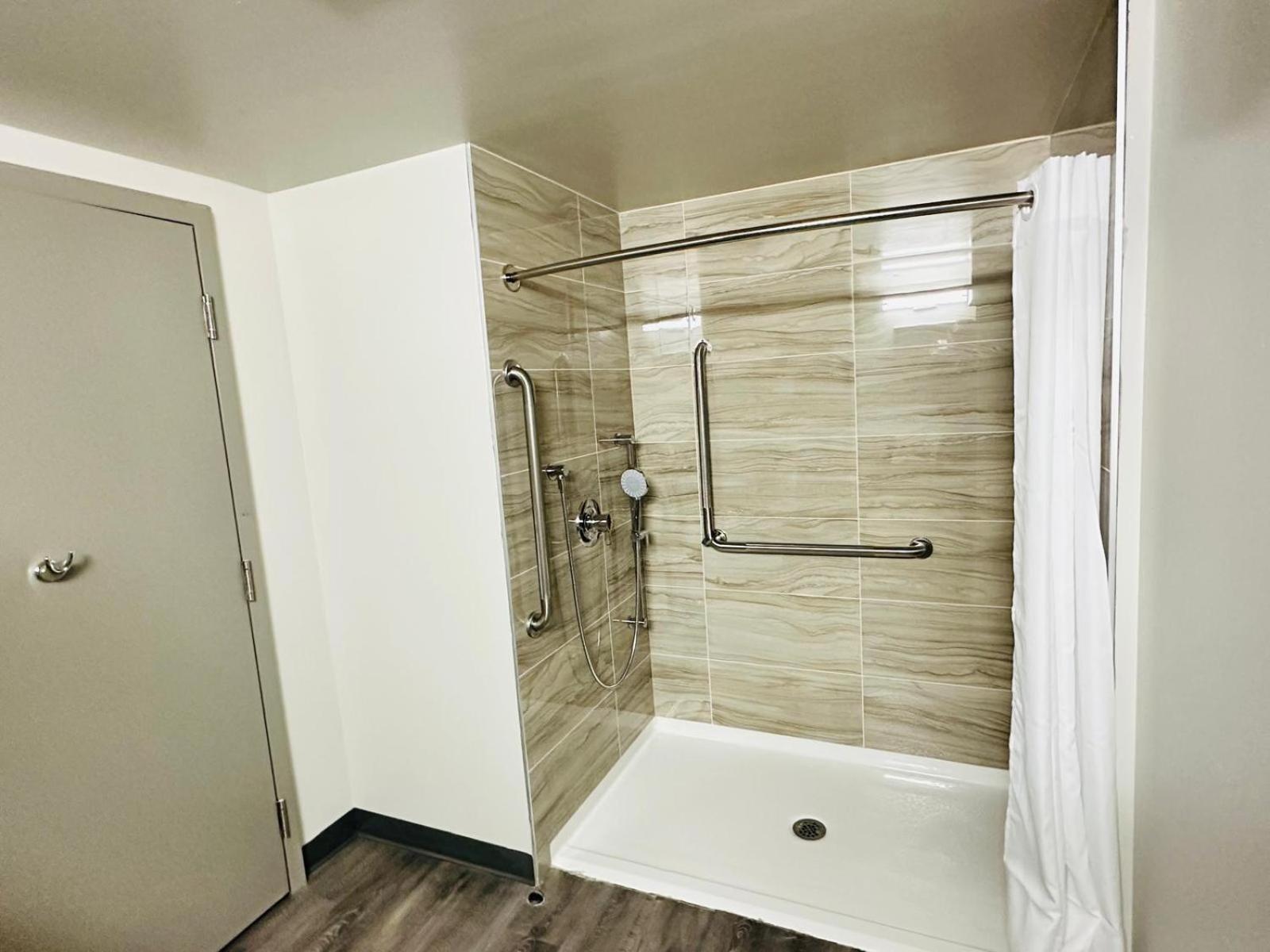 Standard Basement Barrio Free Room, 1 Queen Bed photo 2