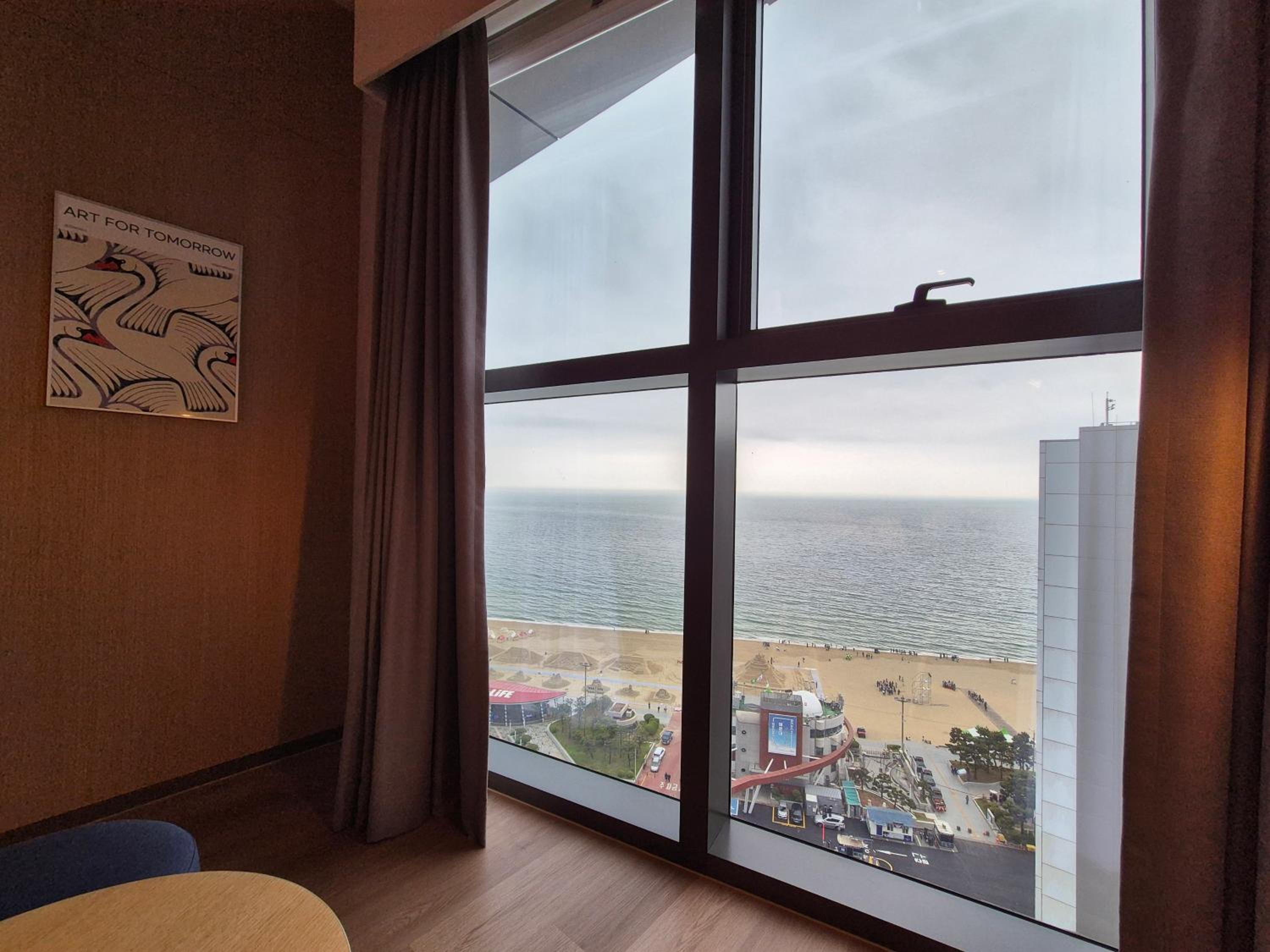 Superior King Side Ocean View (10F - 19F) photo 2
