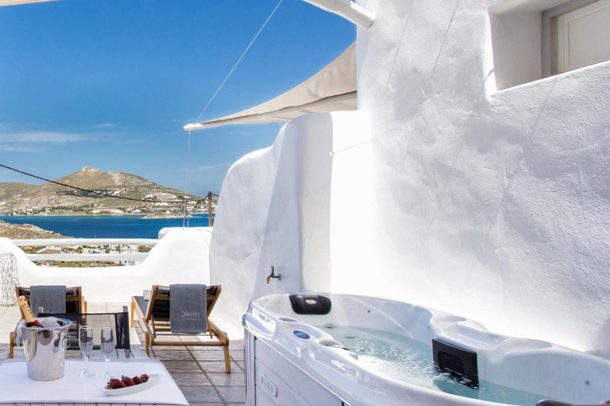 Superior Double Room with Outdoor Hot Tub and Sea View photo 3