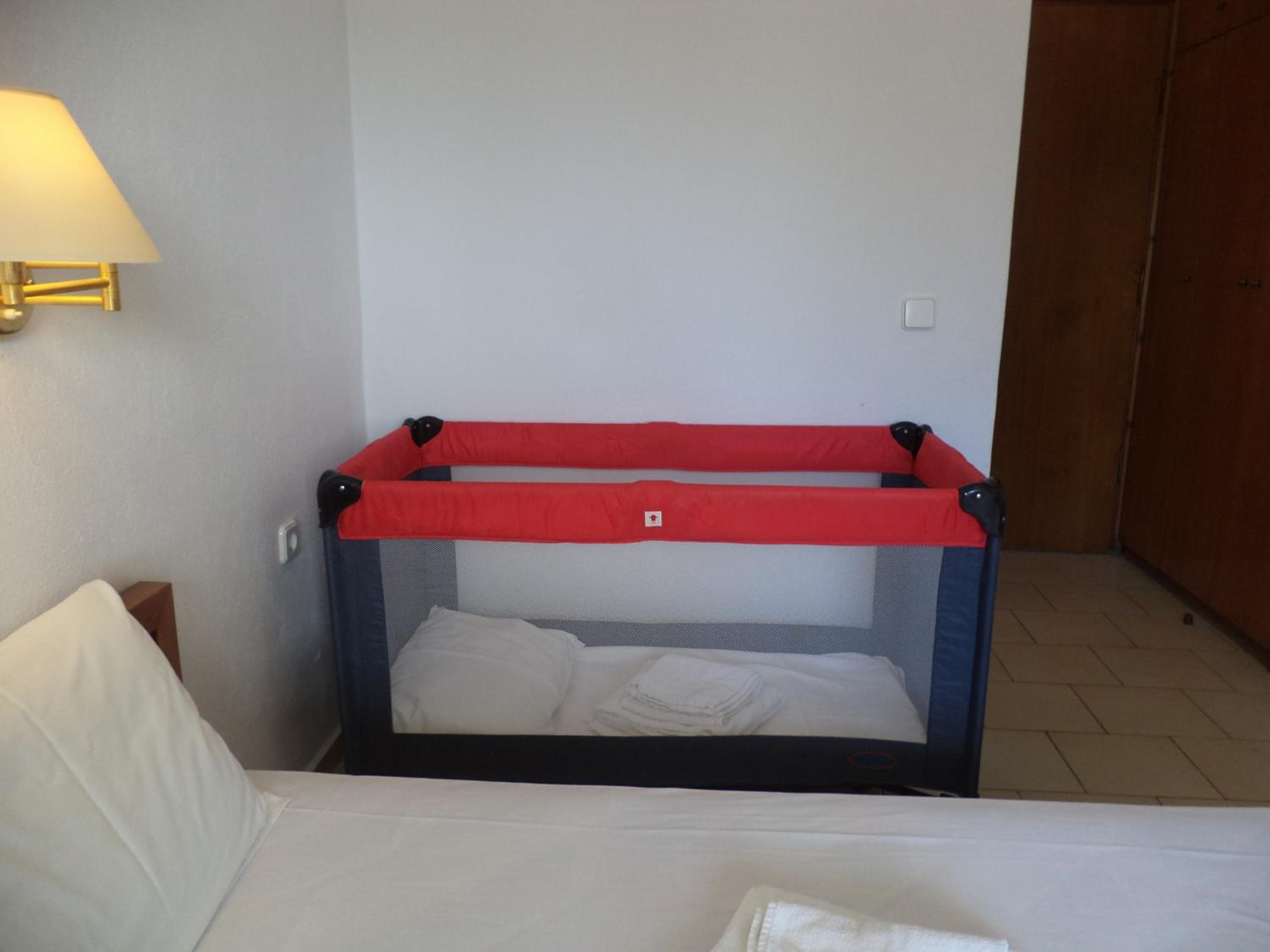 Standard Twin Room (2-3 Adults) - Photo 7