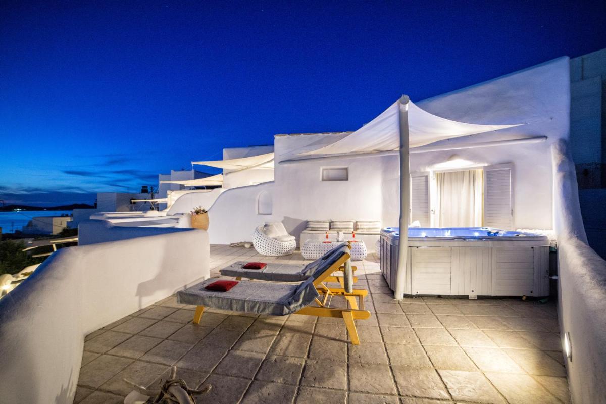 Suite with Outdoor Hot Tub and Sea View photo 3