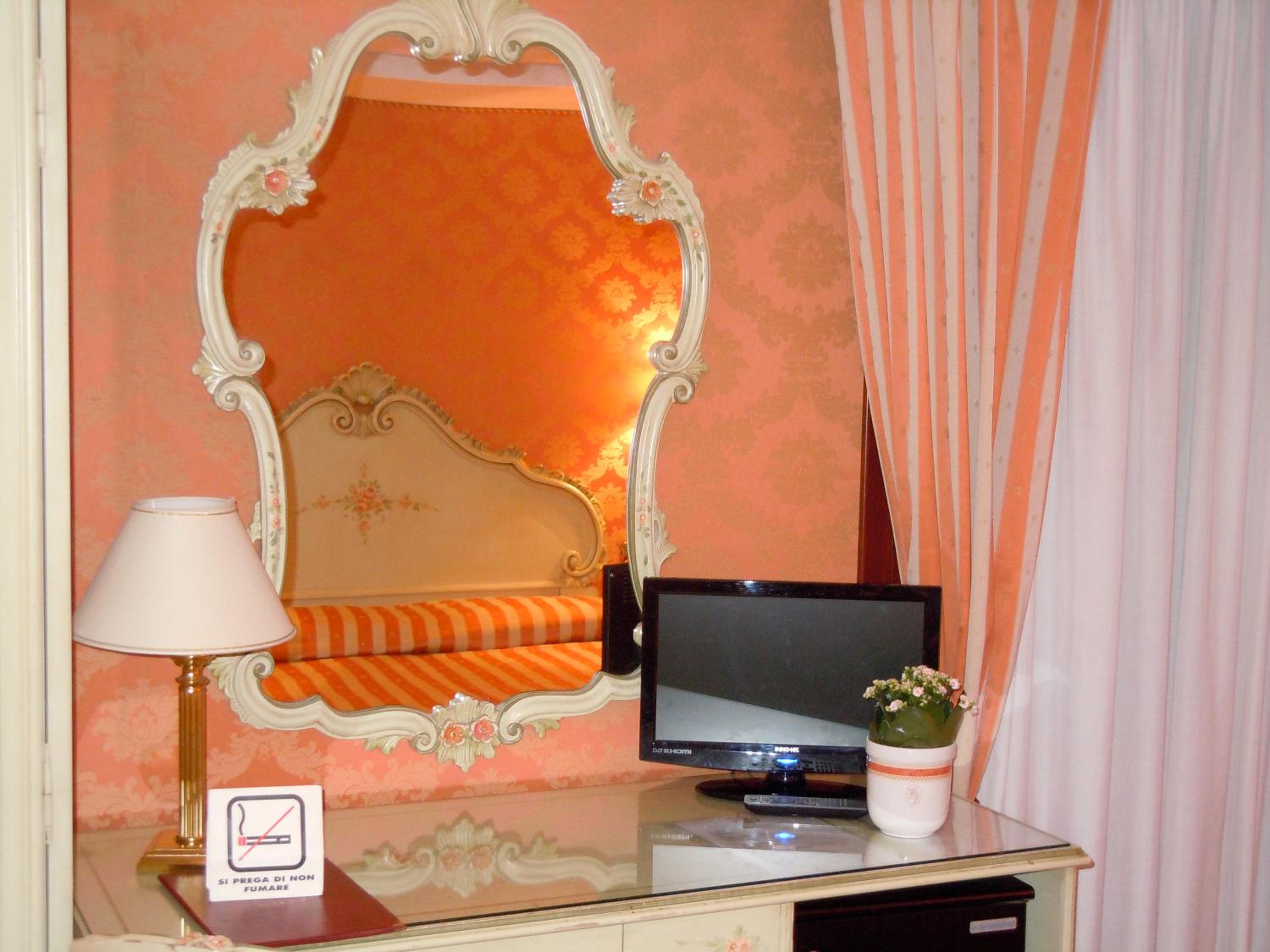 Triple Room with Private Bathroom photo 2