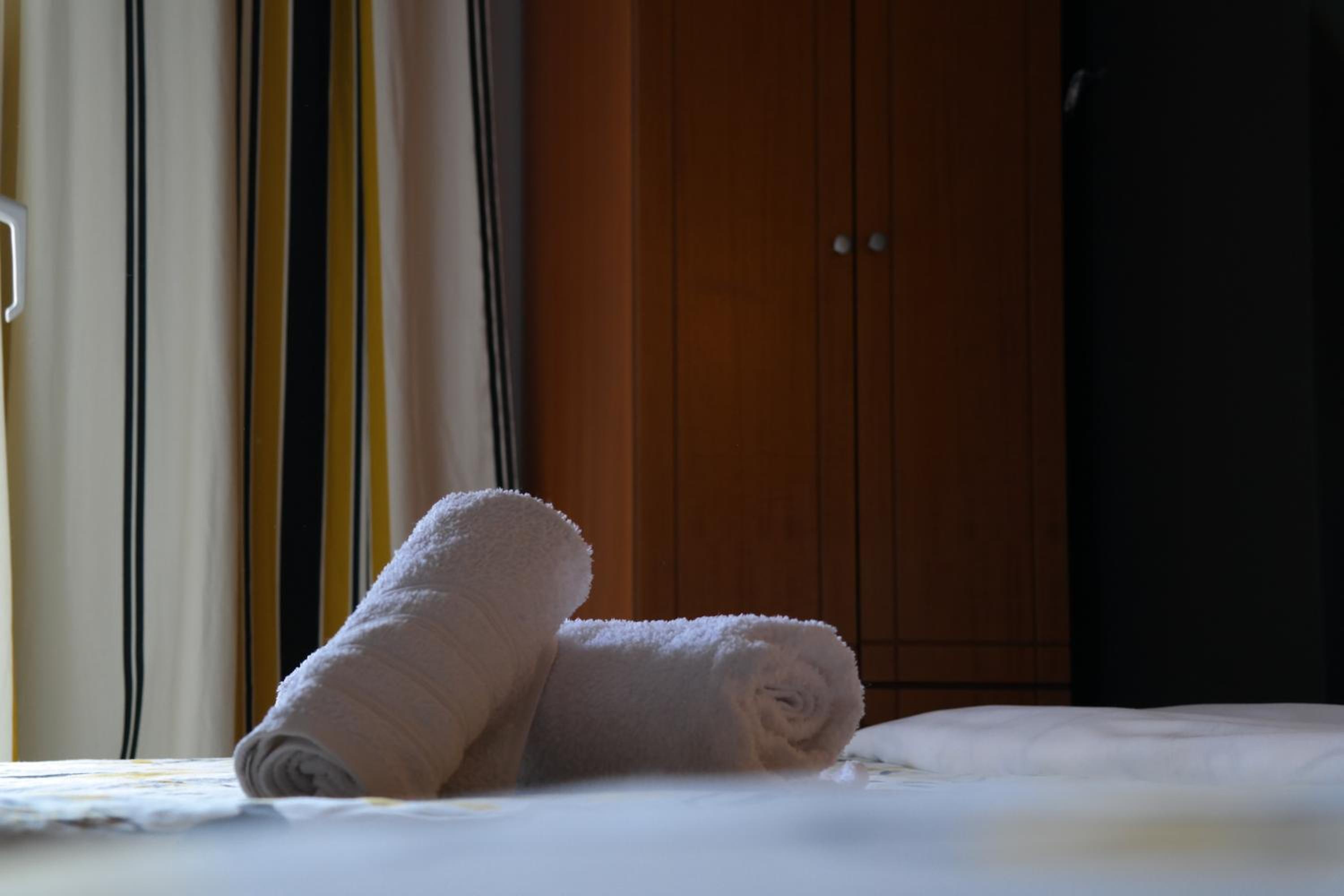 Standard Double/Twin Room - Photo 15