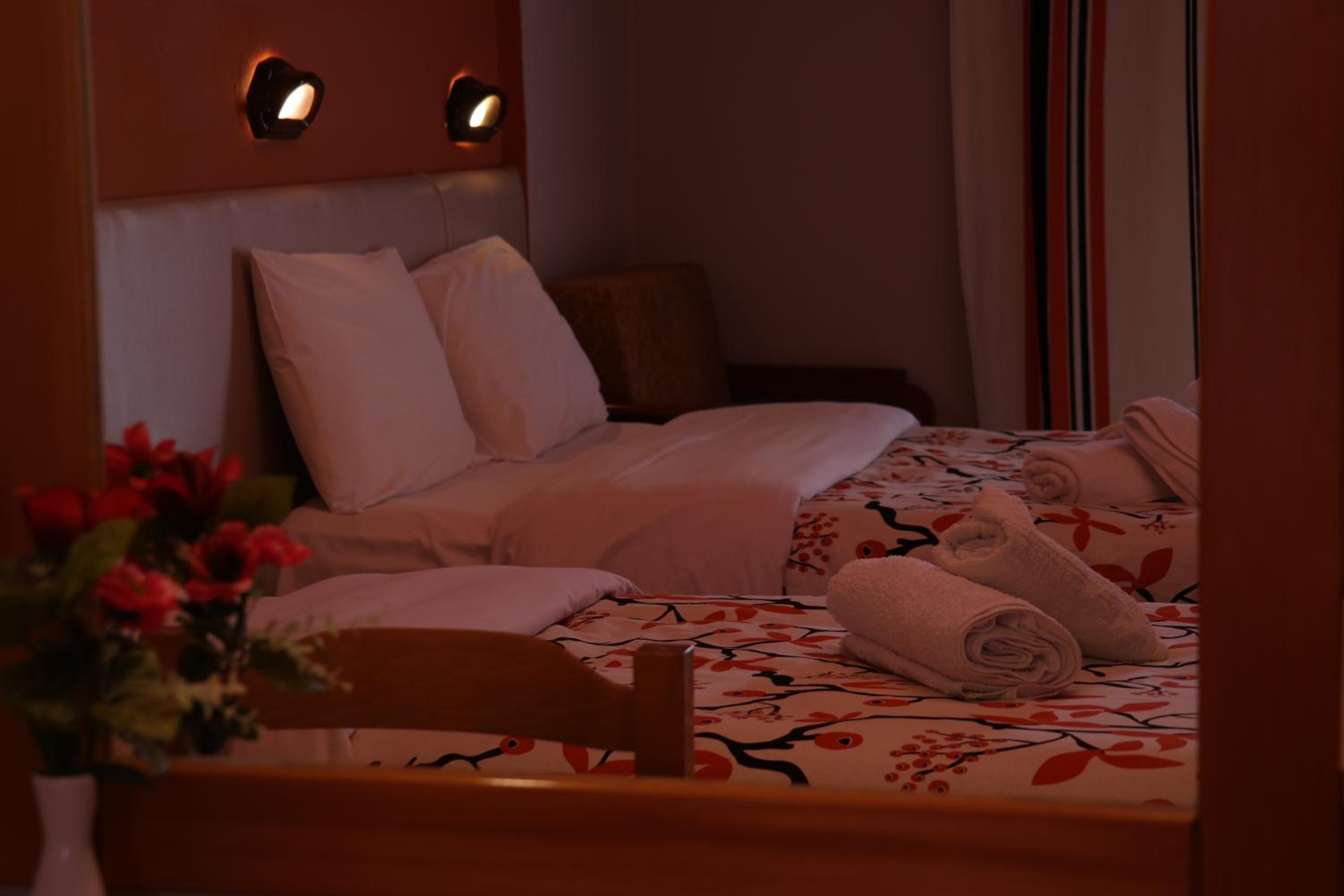 Standard Double/Twin Room - Photo 13