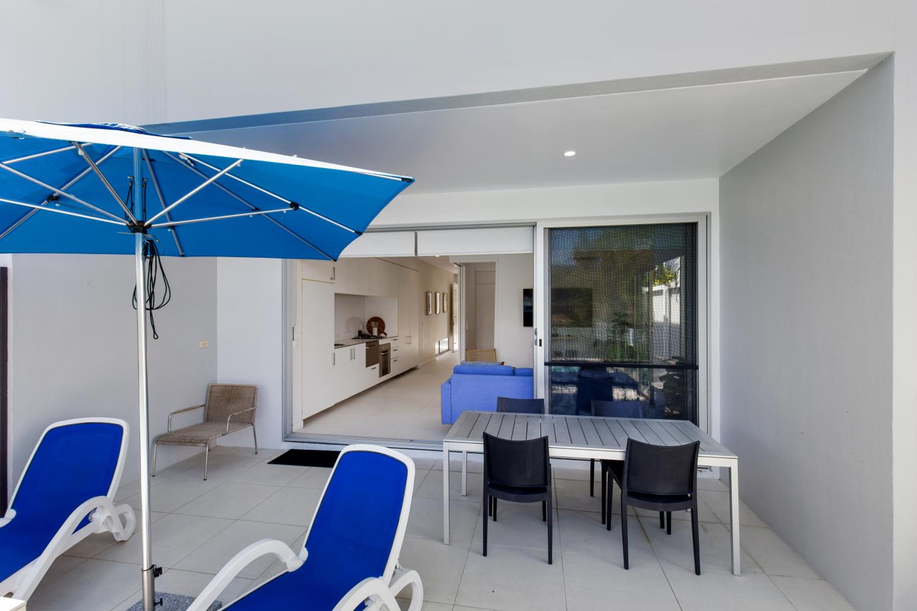 Two-Bedroom Apartment Swim Out - Lap Pool with Sun Loungers
