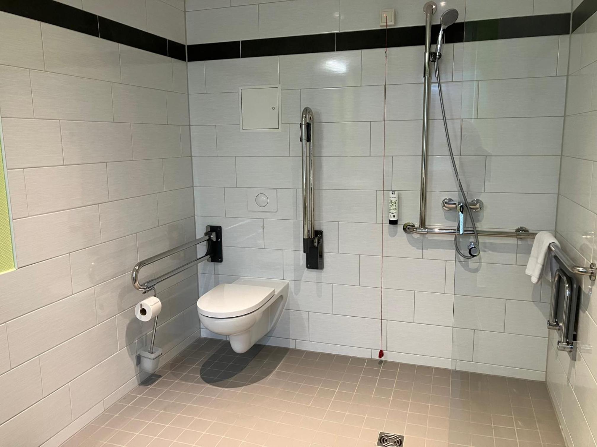 Double Room - Disability Access photo 3