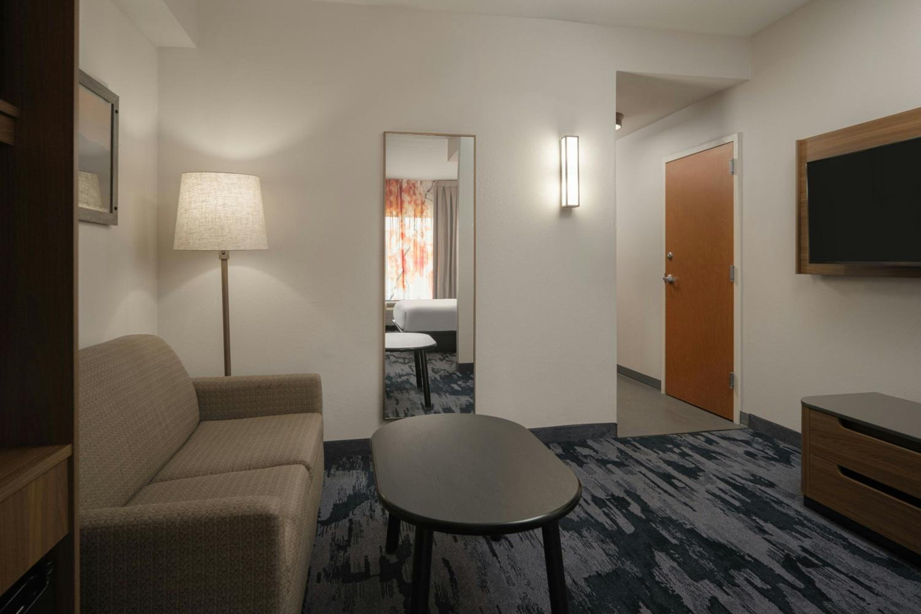 One-Bedroom Studio Suite with Two Queen Beds - Photo 23