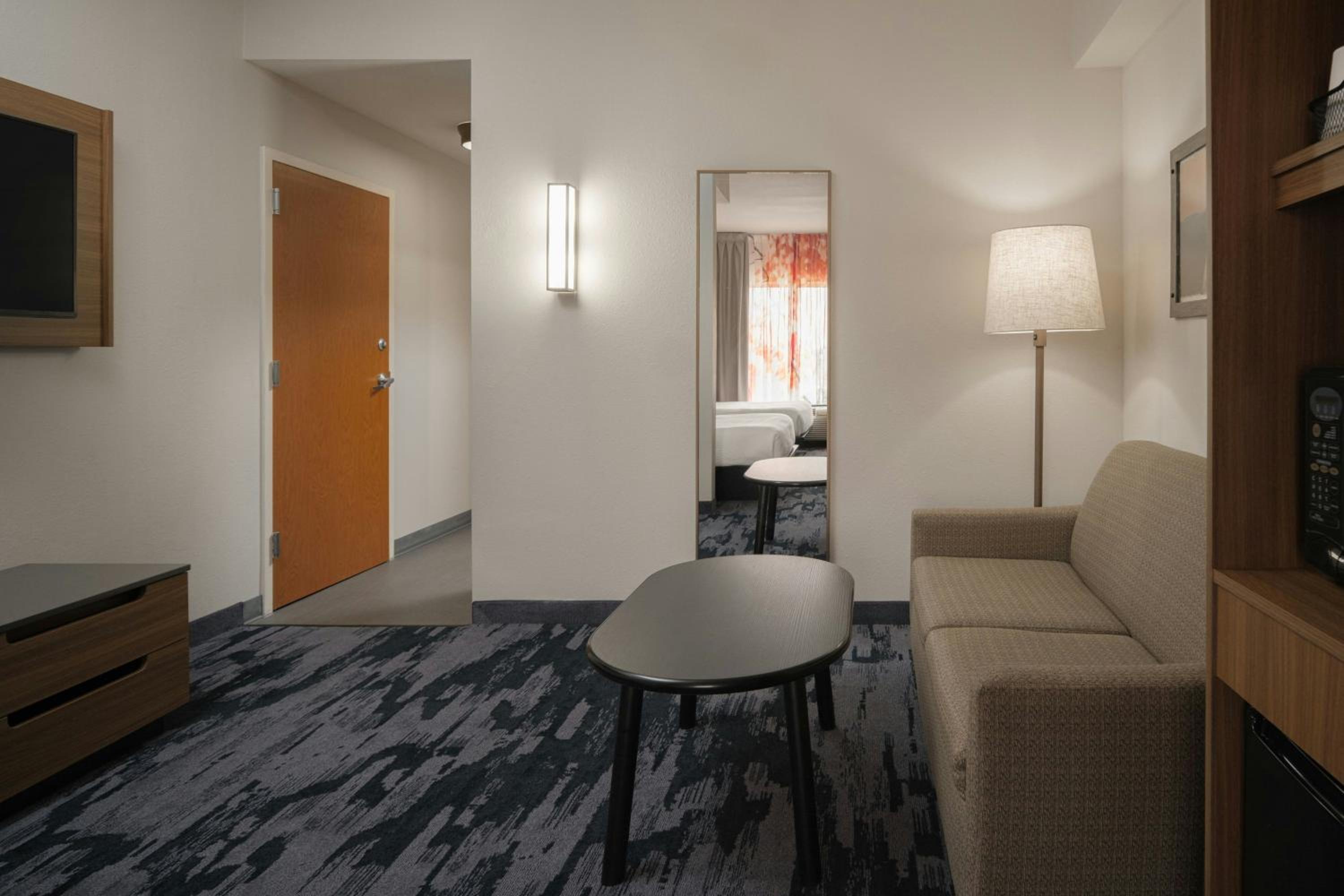 One-Bedroom Studio Suite with Two Queen Beds - Photo 19