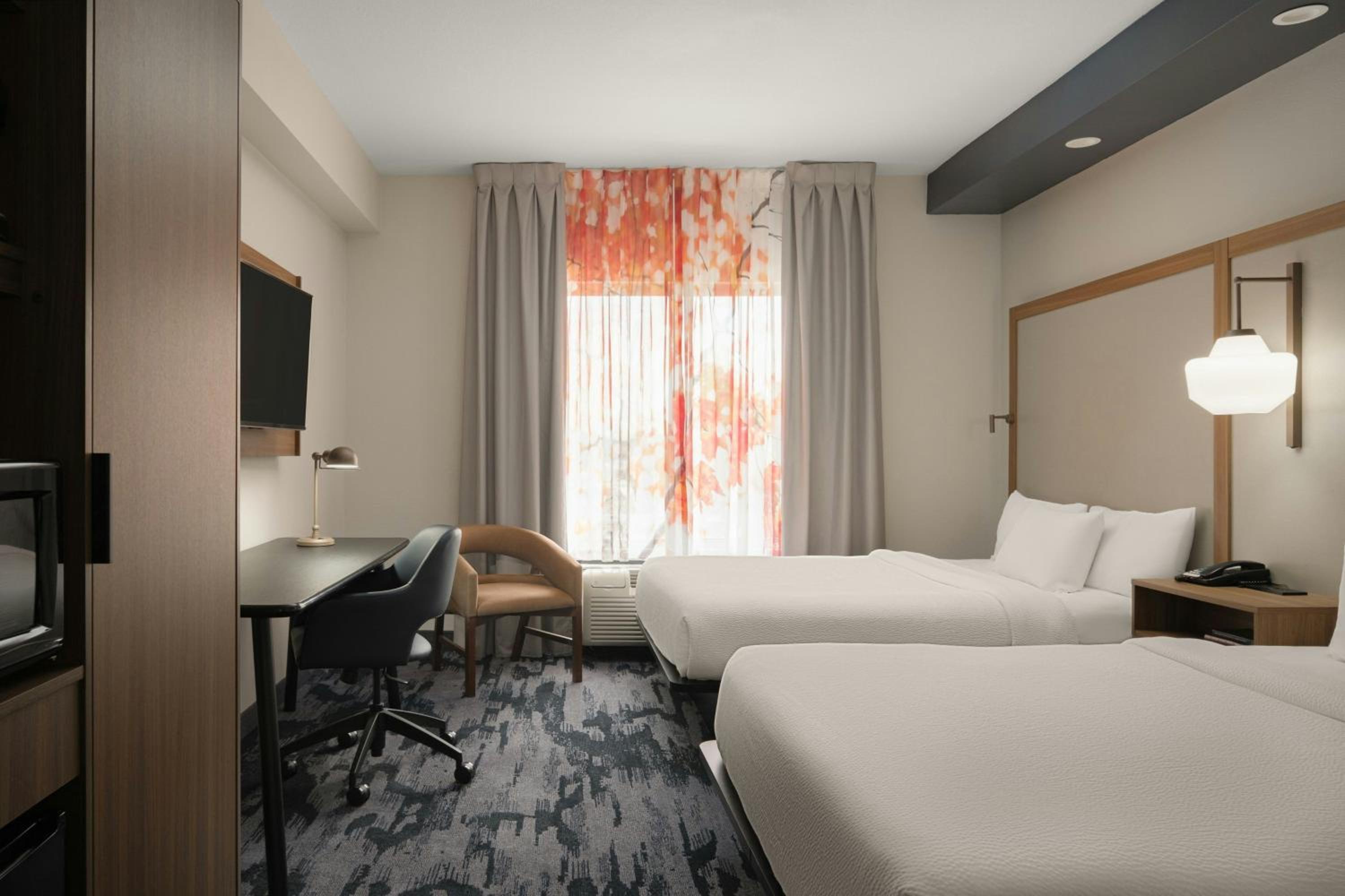 One-Bedroom Studio Suite with Two Queen Beds - Photo 18