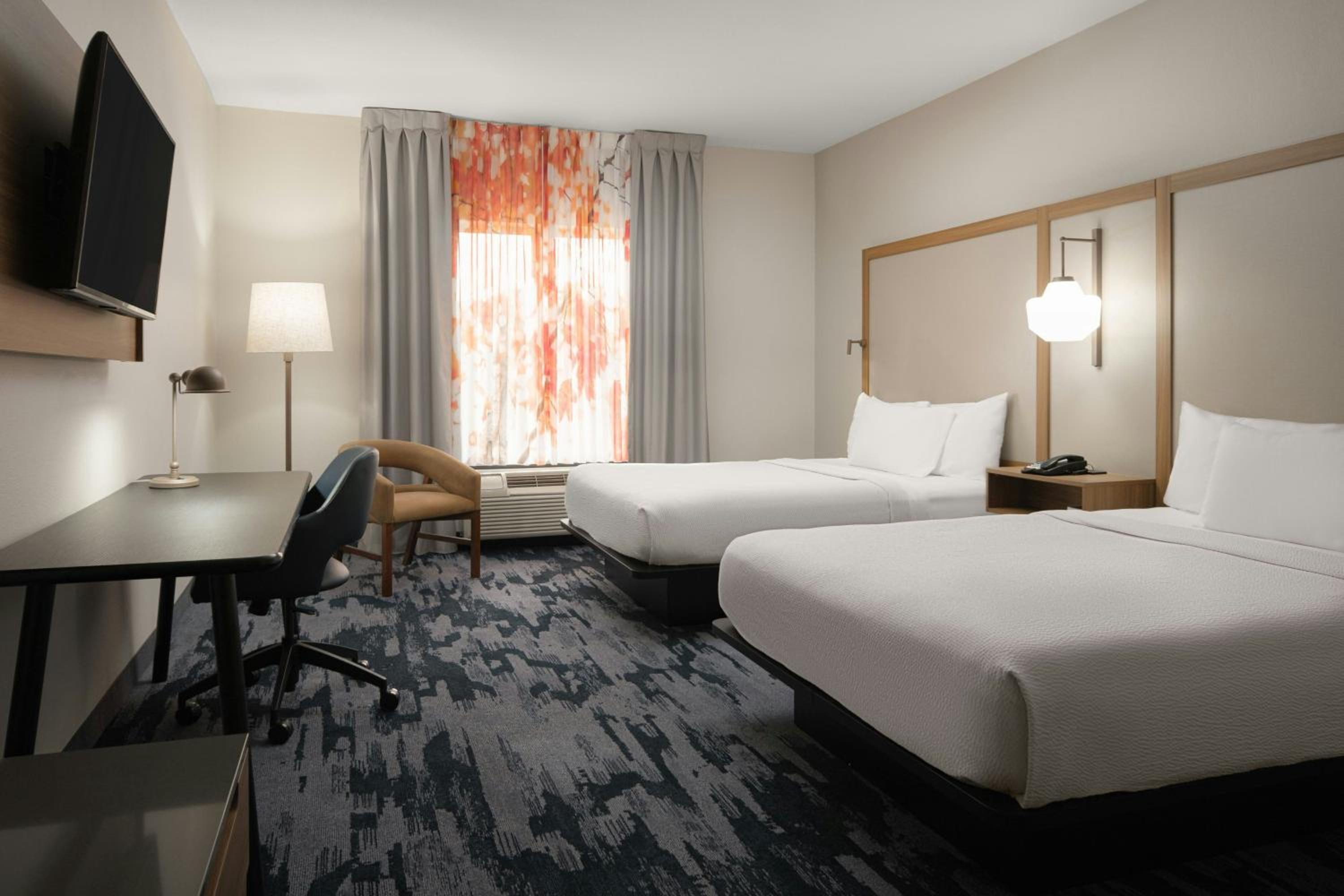 One-Bedroom Studio Suite with Two Queen Beds - Photo 17