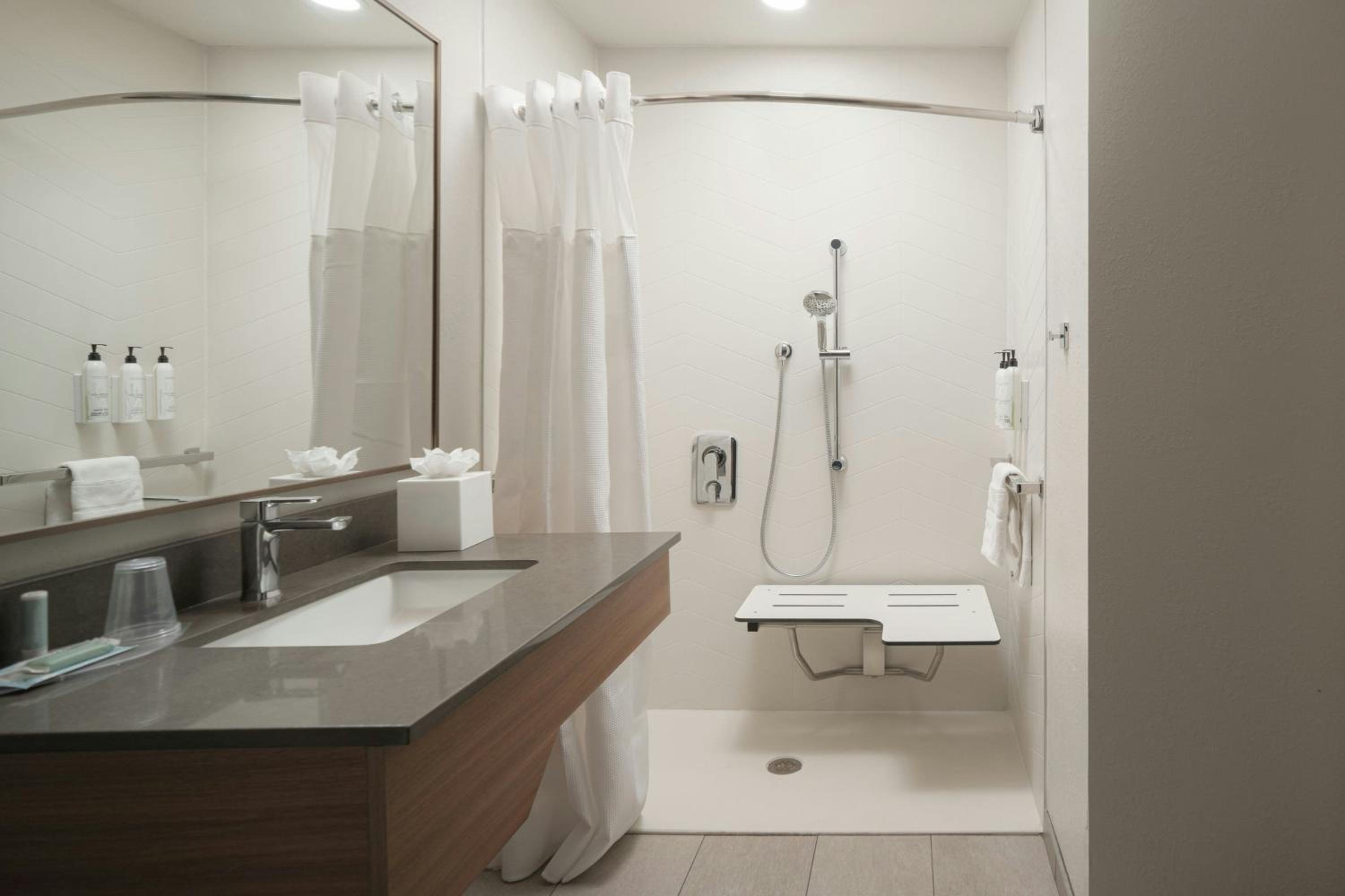 Superior King Suite with Sofa Bed - Photo 6