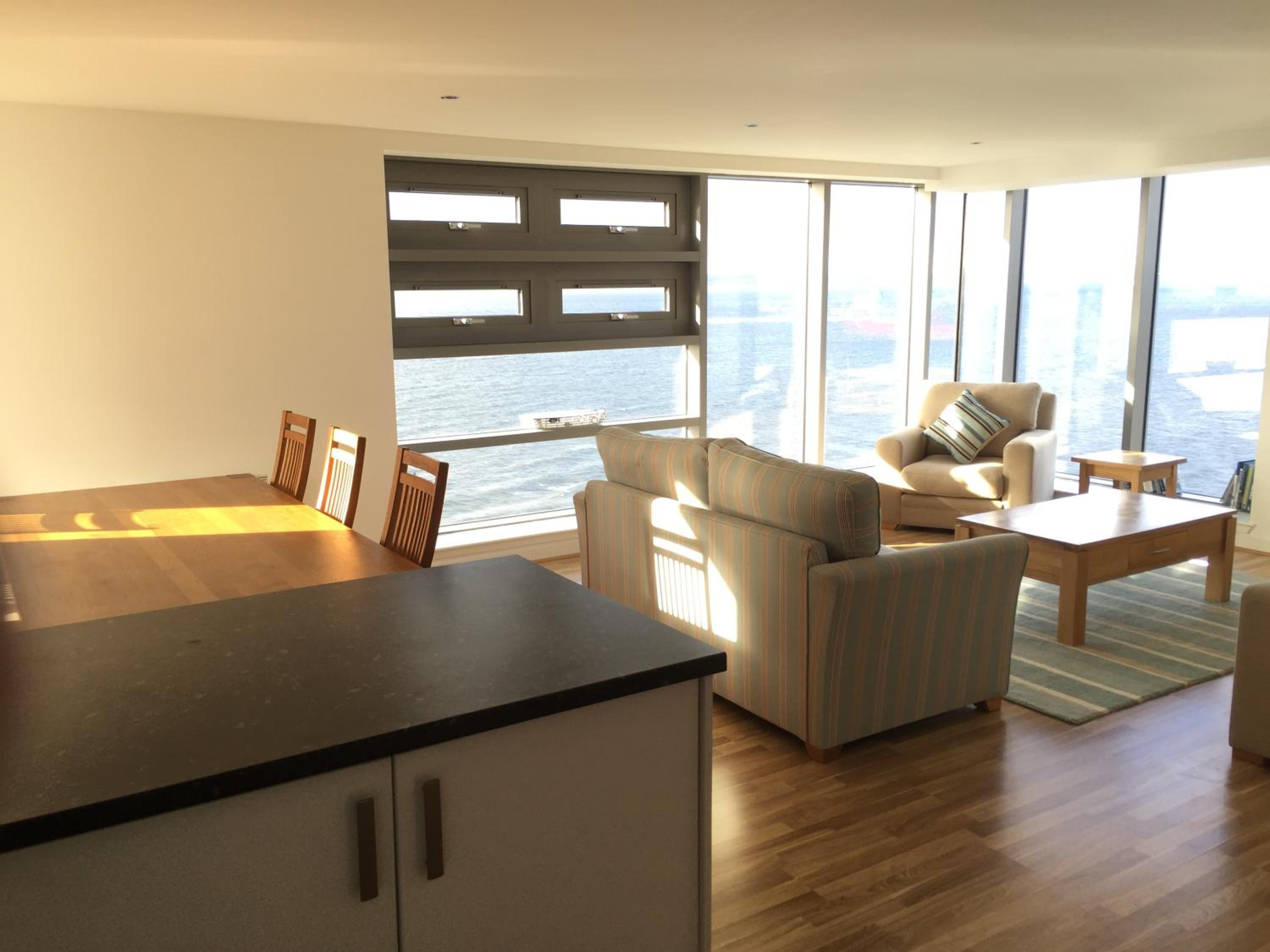 Luxury Apartment with Sea View and Balcony - Photo 50