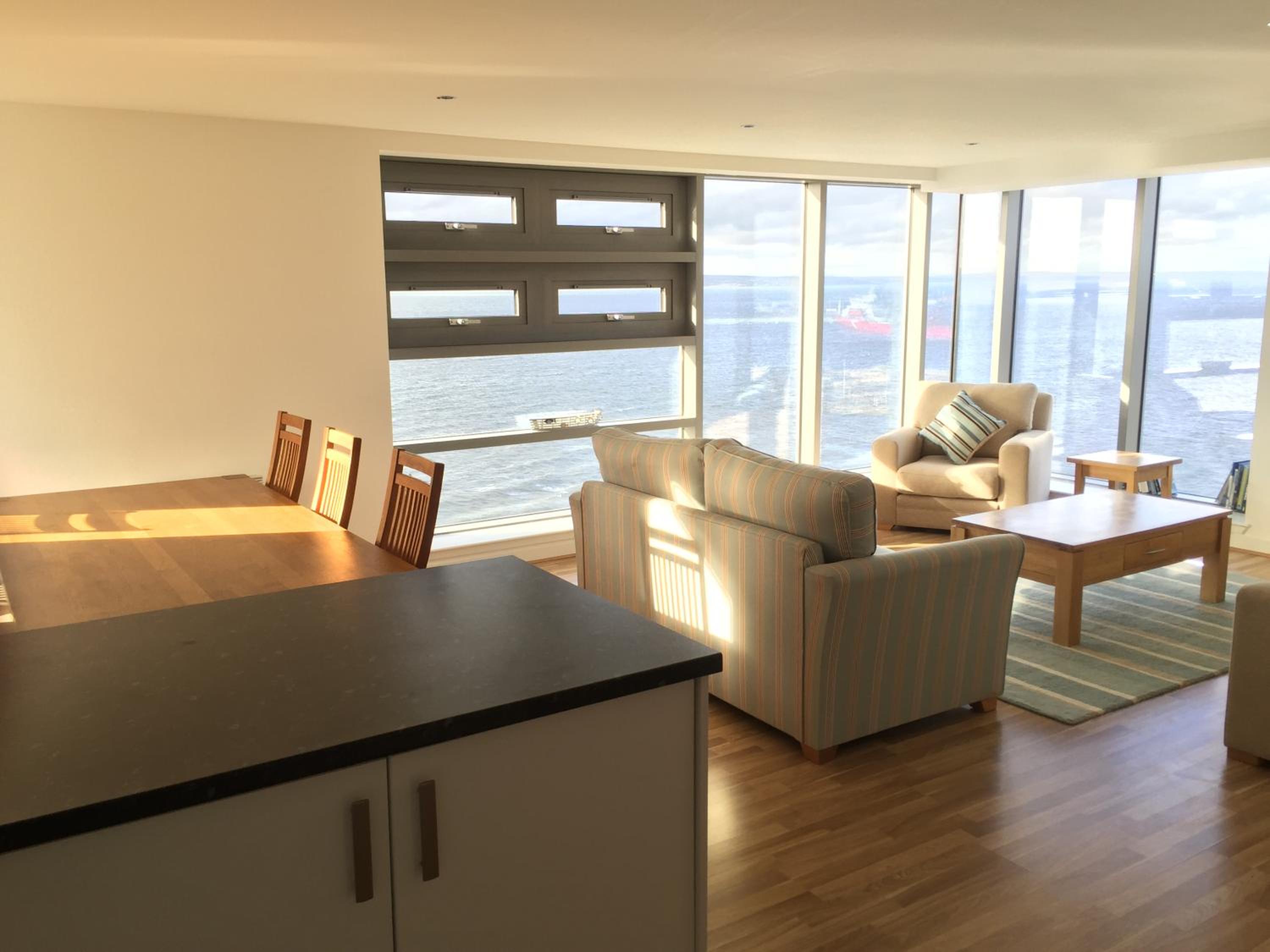 Luxury Apartment with Sea View and Balcony - Photo 29