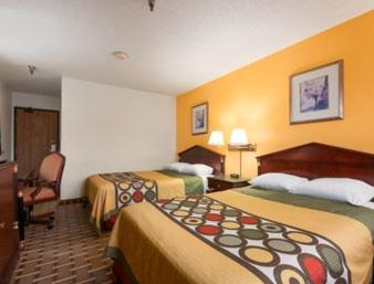 Deluxe Queen Room with Two Queen Beds - Non-Smoking - Photo 1