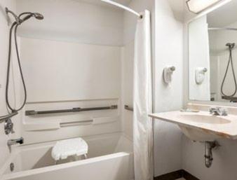 King Room - Mobility Access/Non-Smoking photo 2