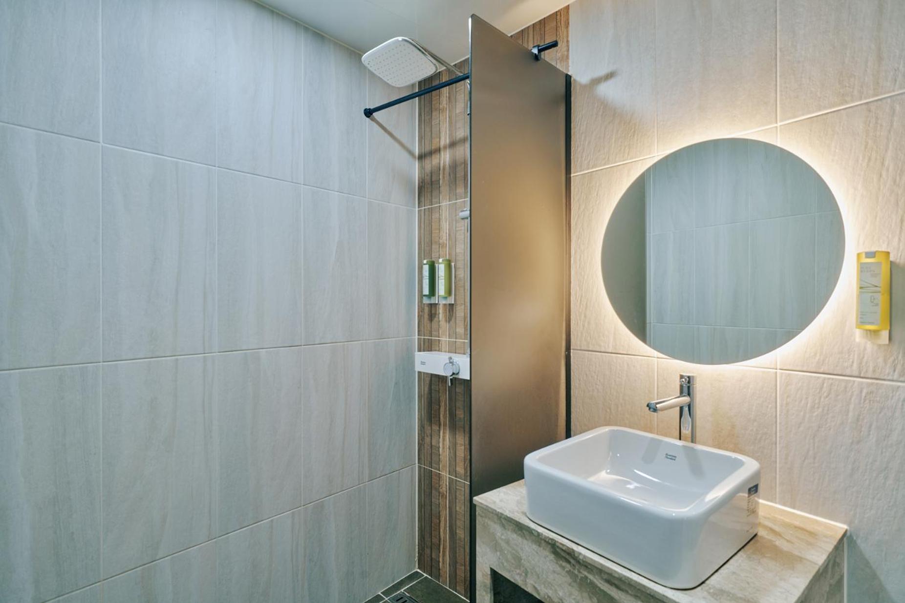 Deluxe Twin Room - No View - Photo 1
