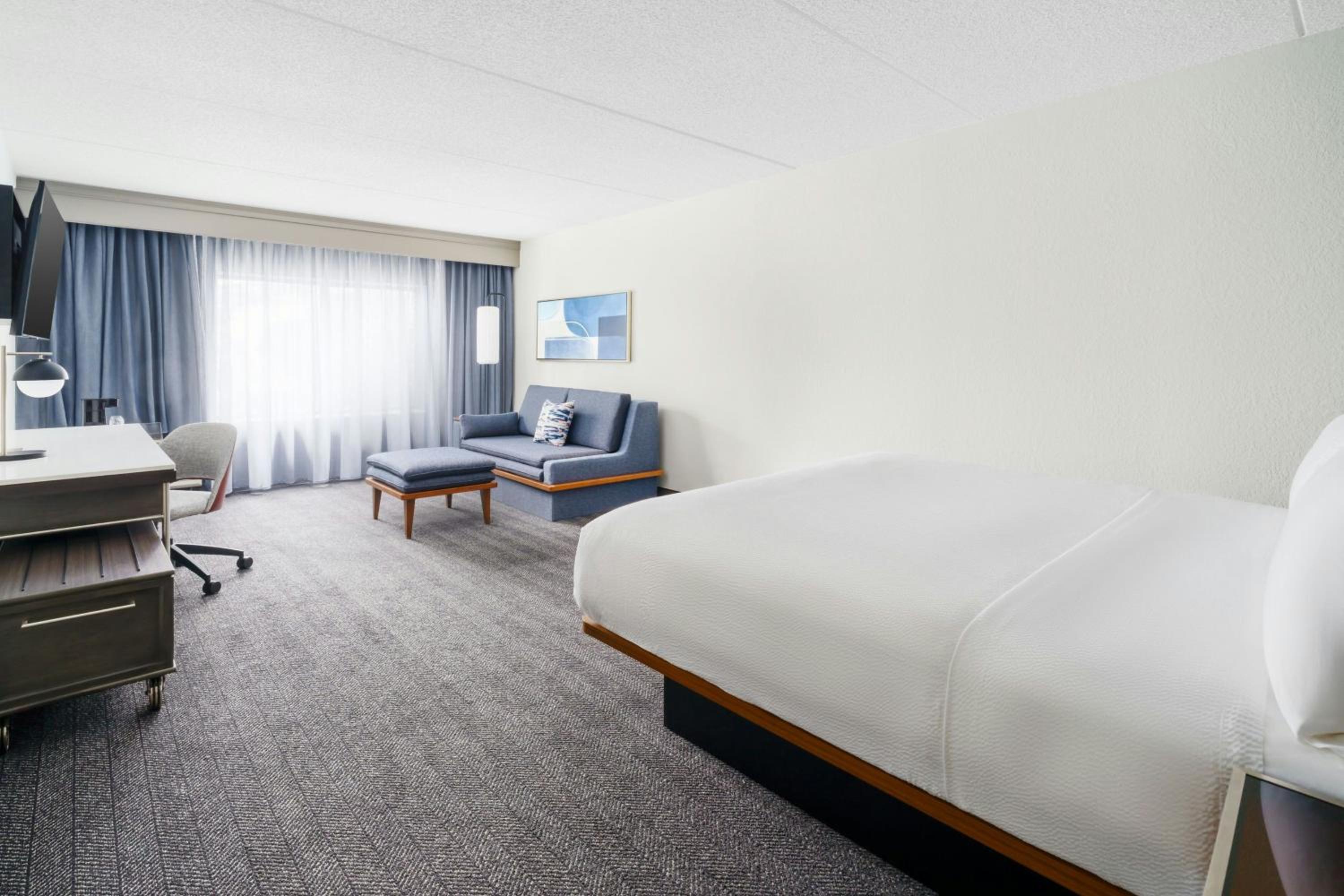 Large King Room with Sofa Bed - Hearing Accessible photo 1