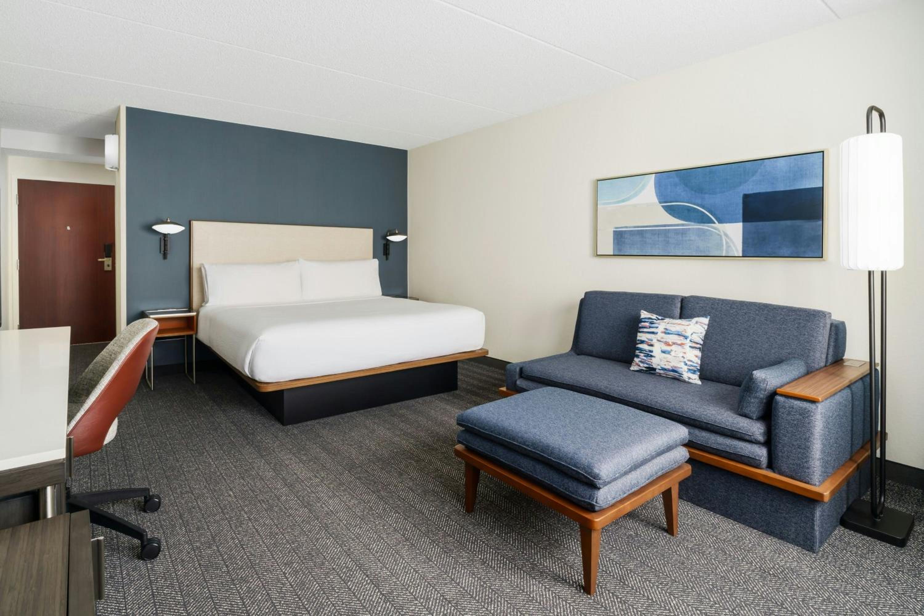 King Room with Balcony - Photo 2
