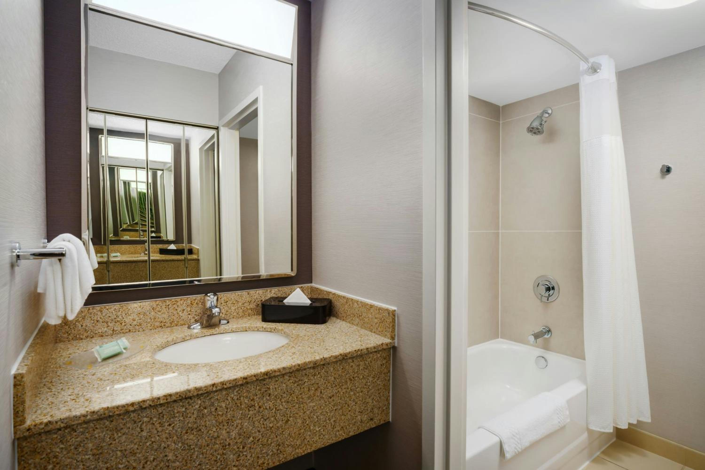 King Room with Two King Beds - Photo 7