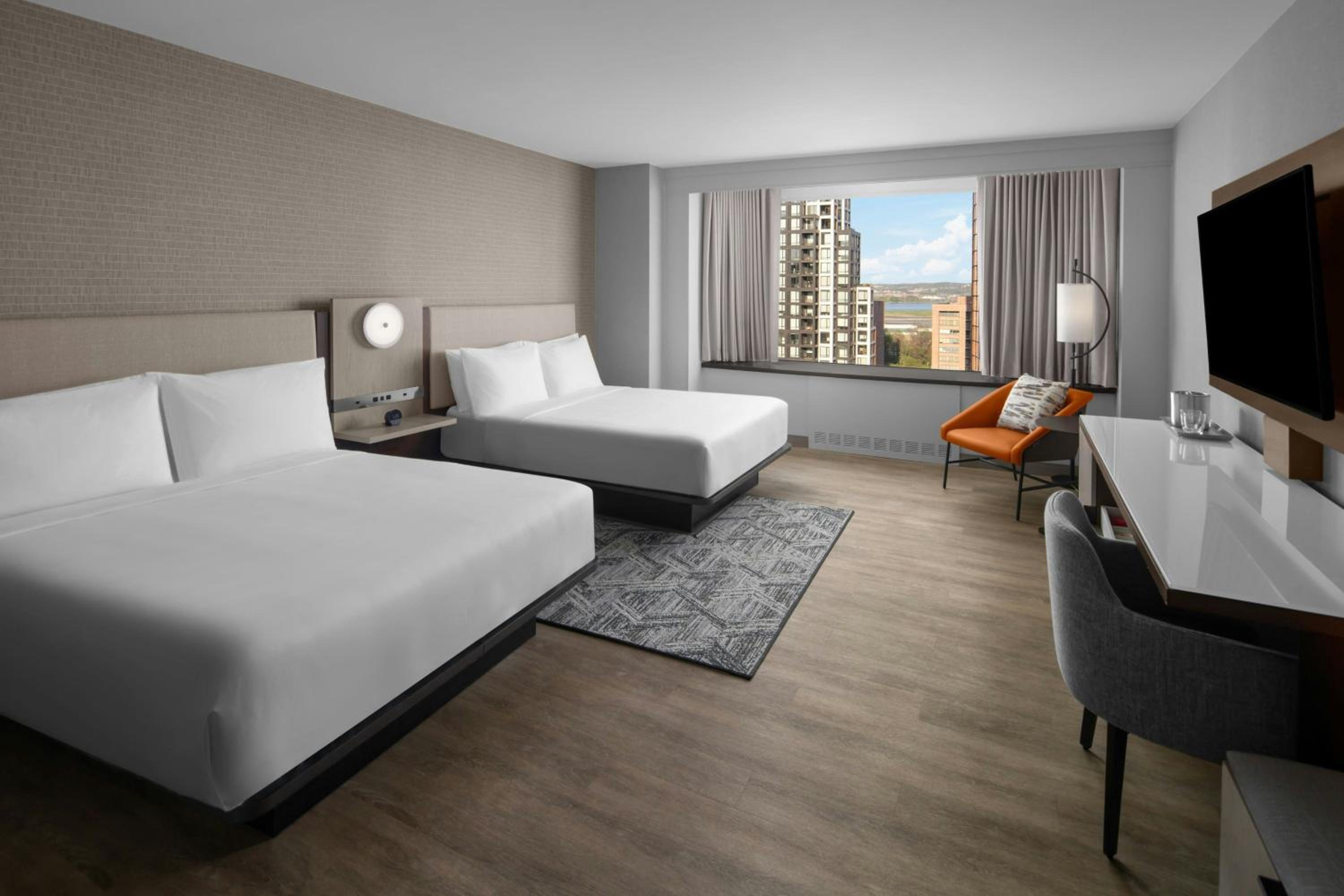 Queen Room with two queen beds - high floor - Photo 1