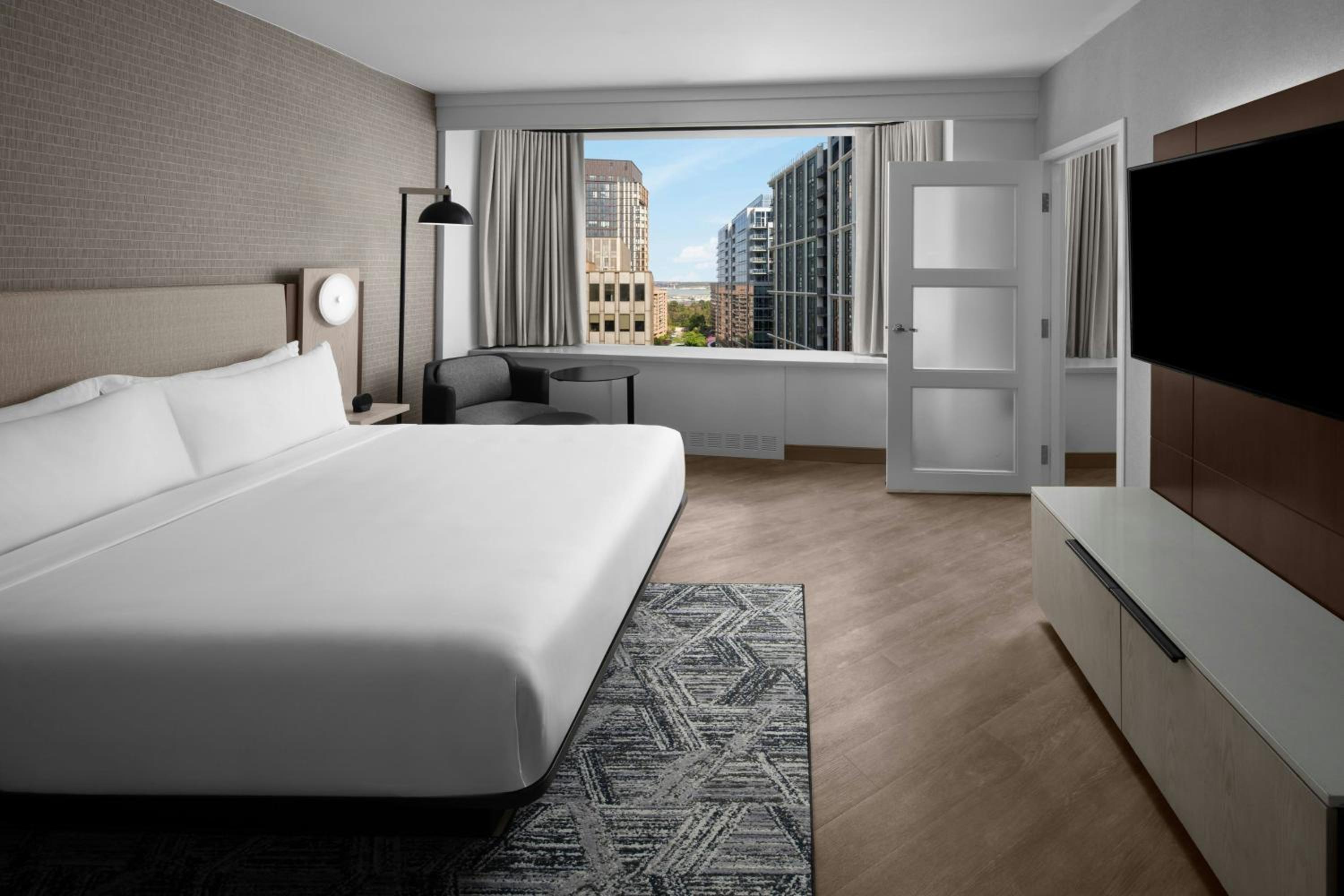 One-Bedroom King Suite with Sofa Bed  - Photo 3
