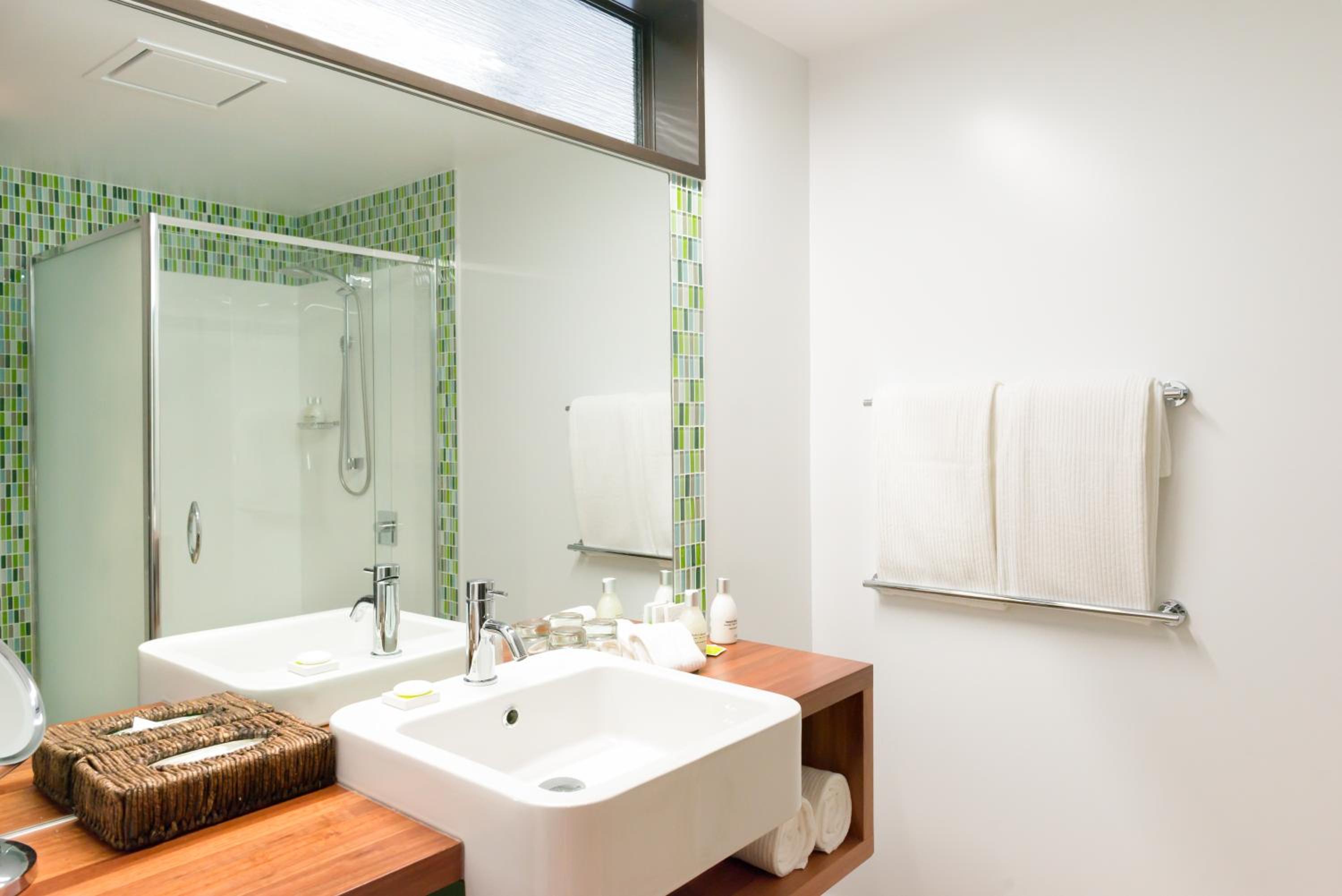 Deluxe King Room - Photo 2