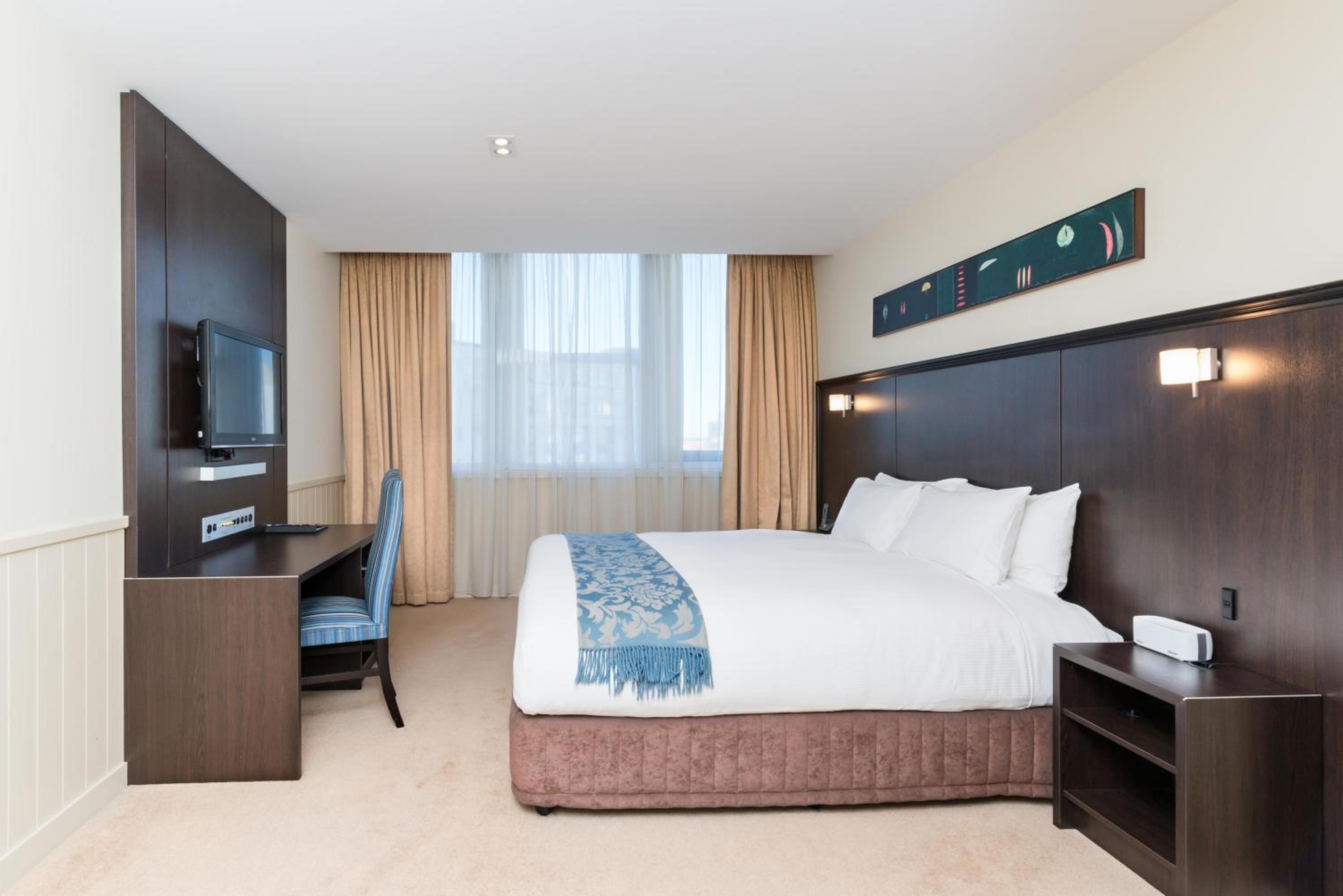 Executive Suite with Two King Beds - Photo 1